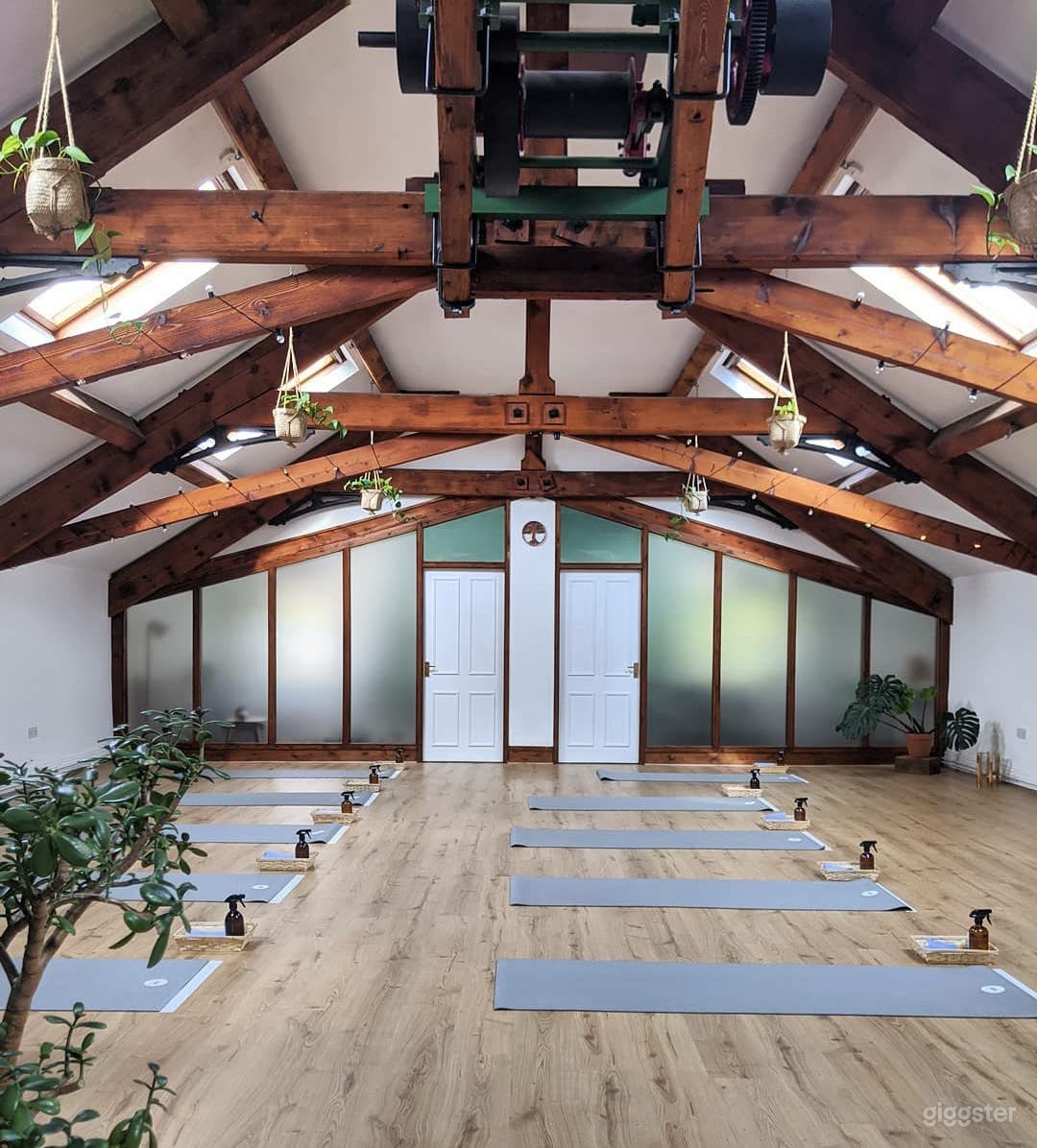 Stunning, Light and Spacious Event Space Photo 4