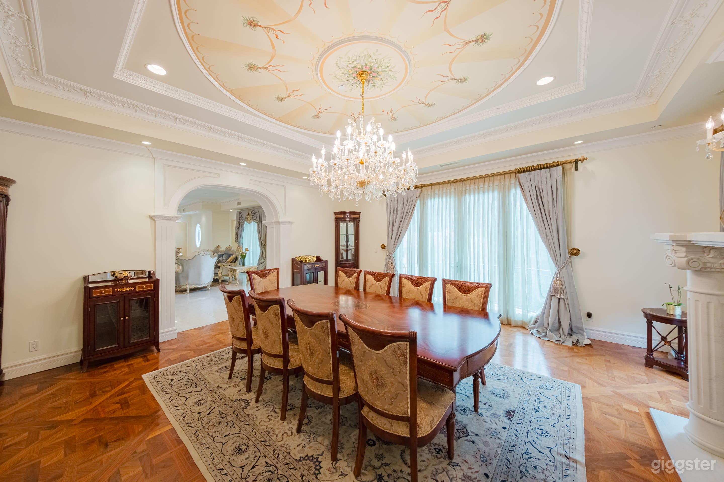 ROBMAR ESTATE: OPULENT CHATEAU RETREAT Photo 4