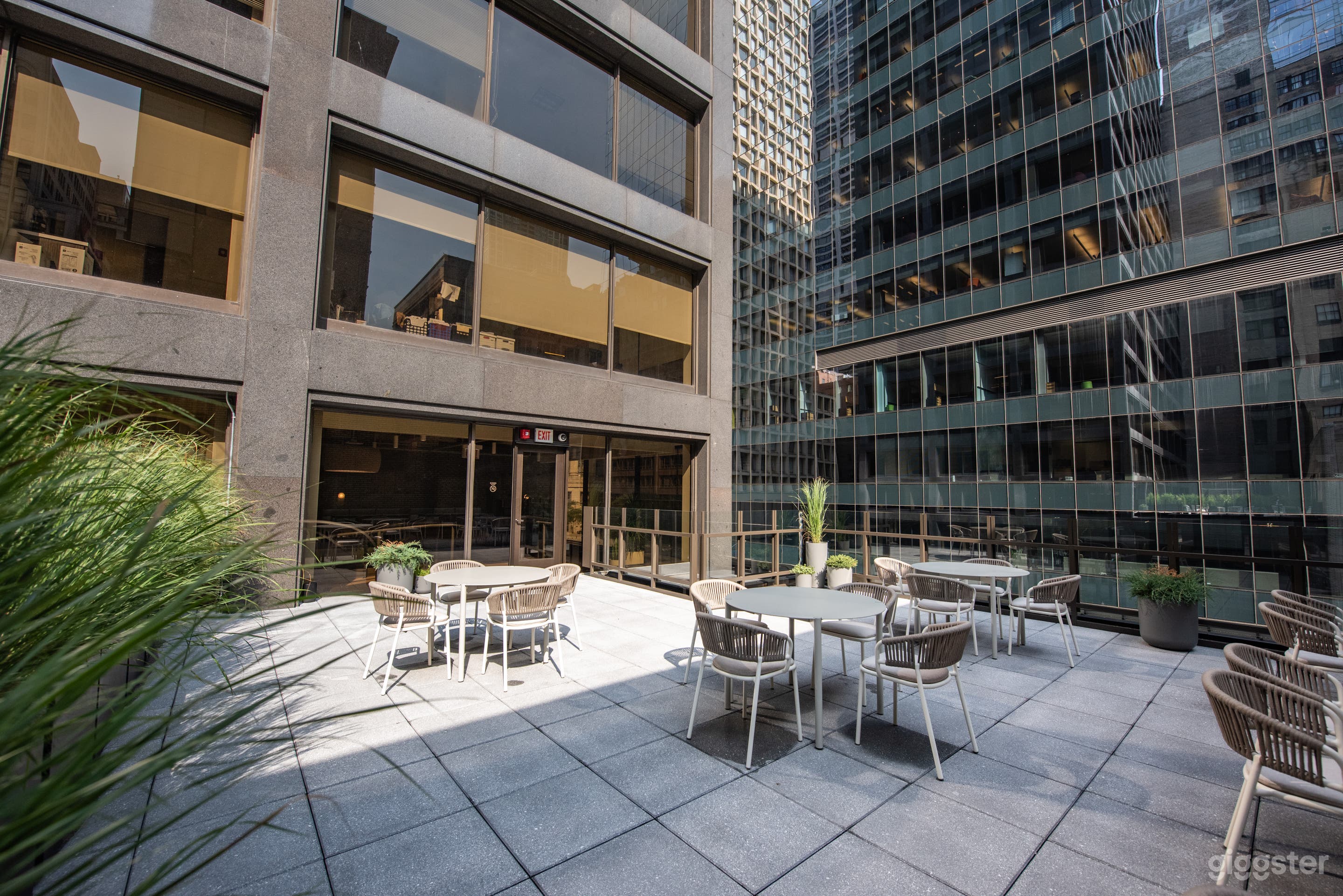 Downtown Chicago Lounge &amp; Rooftop Terrace for Special Events Photo 3