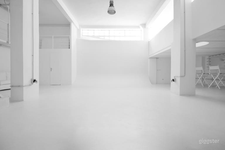  Bellissimo loft bianco con limbo e luci a Roma 