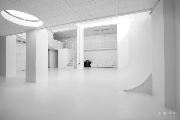  Bellissimo loft bianco con limbo e luci a Roma 