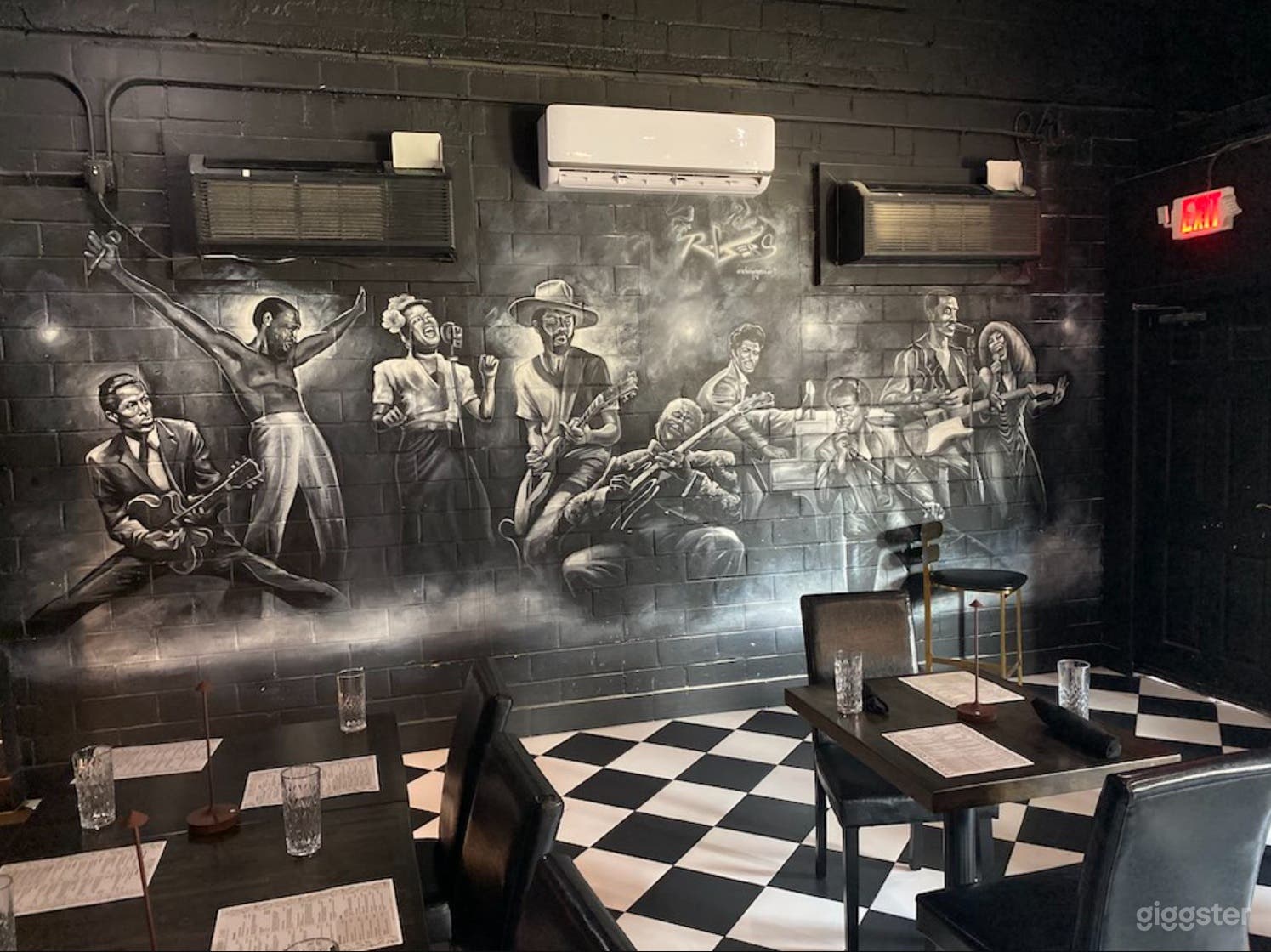 Vibrant Restaurant &amp; Cocktail Lounge in the heart of East Austin Photo 4