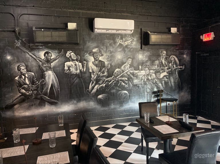  Vibrant Restaurant & Cocktail Lounge in the heart of East Austin 