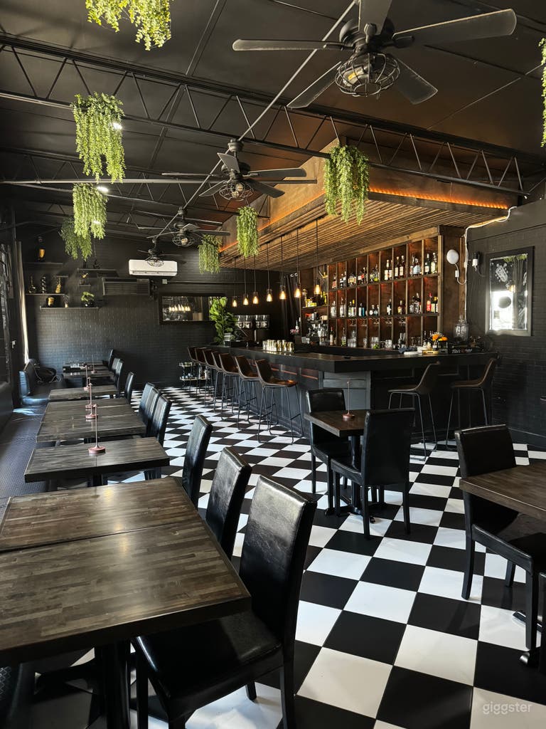  Vibrant Restaurant & Cocktail Lounge in the heart of East Austin 