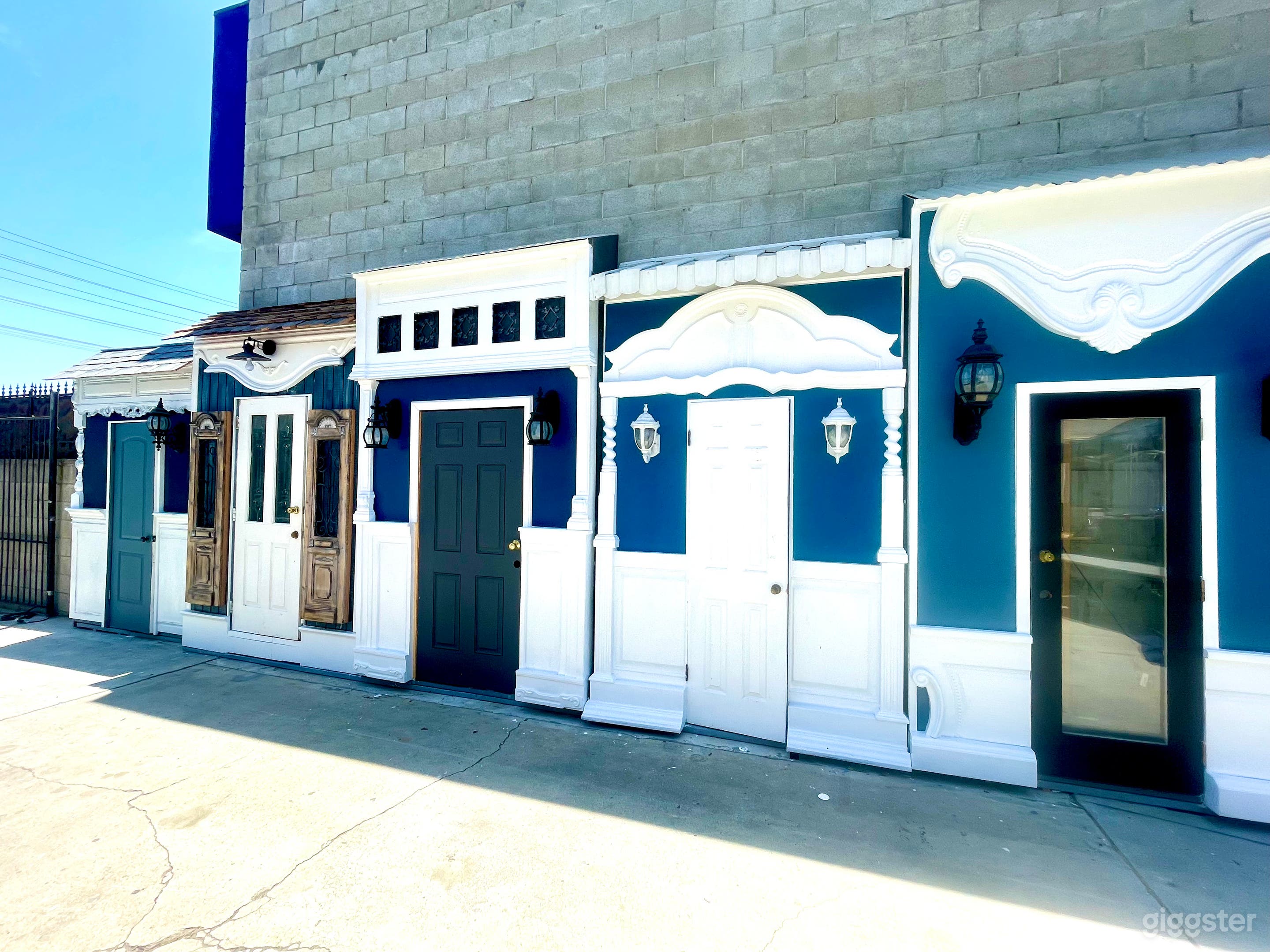 Cypher Boulevard - Outdoor Backlot Facade Photo 2