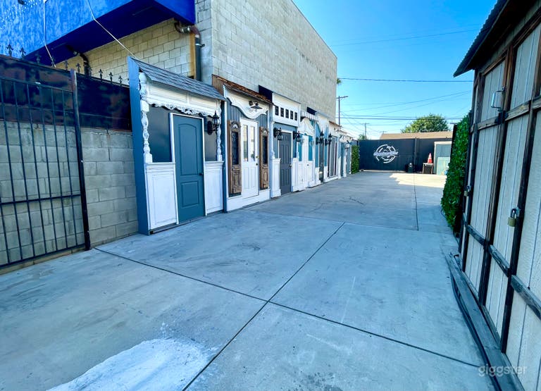  Cypher Boulevard - Outdoor Backlot Facade 