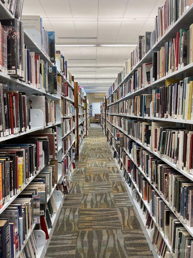  129,000 square feet on three floors Public library in Baton Rouge Photo 4