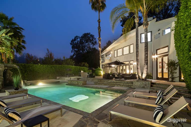   LUXURY ESTATE WITH TENNIS COURT AND POOL/POOL 