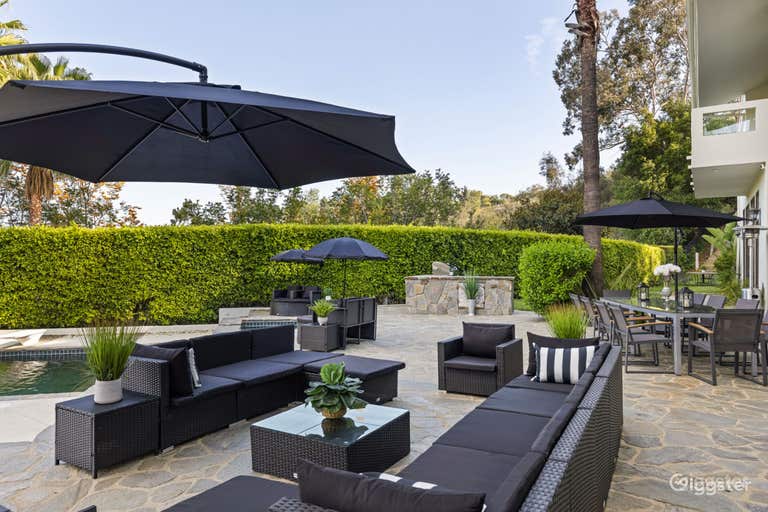   LUXURY ESTATE WITH TENNIS COURT AND POOL/POOL 