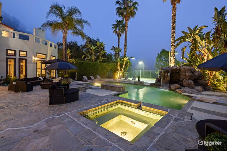   LUXURY ESTATE WITH TENNIS COURT AND POOL/POOL 