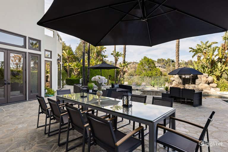   LUXURY ESTATE WITH TENNIS COURT AND POOL/POOL 