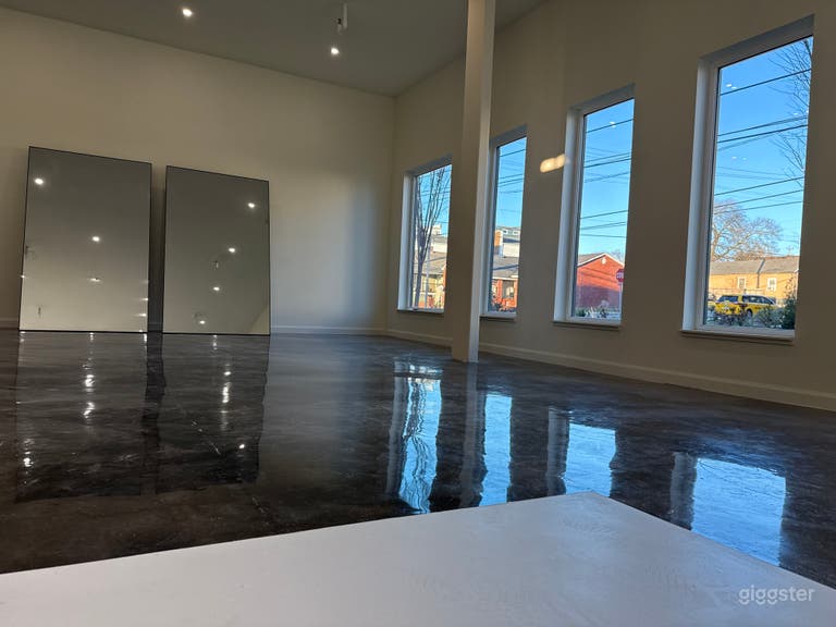  Modern White Photography Studio 