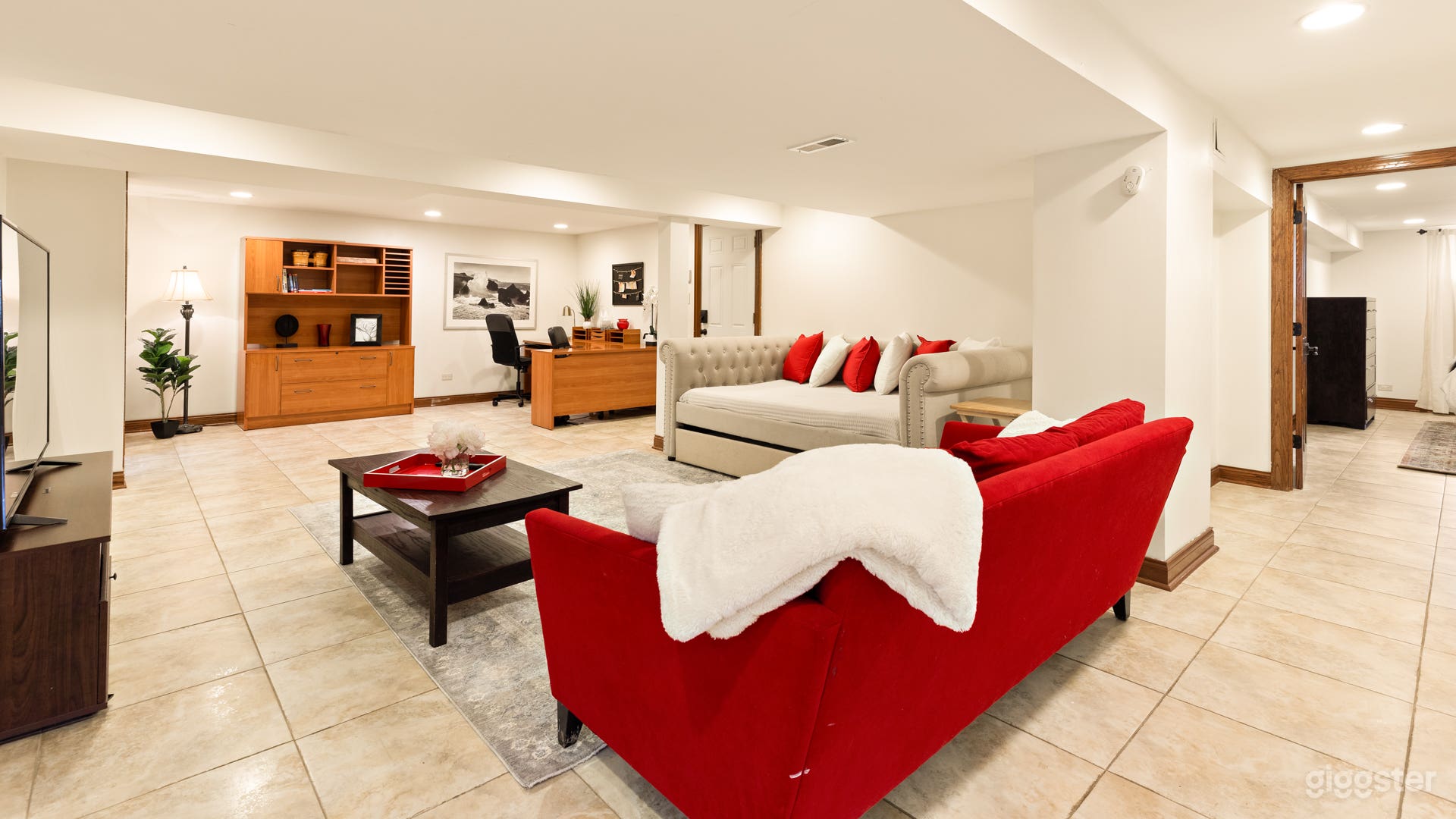 Luxury Suite in Glen Ellyn Photo 3