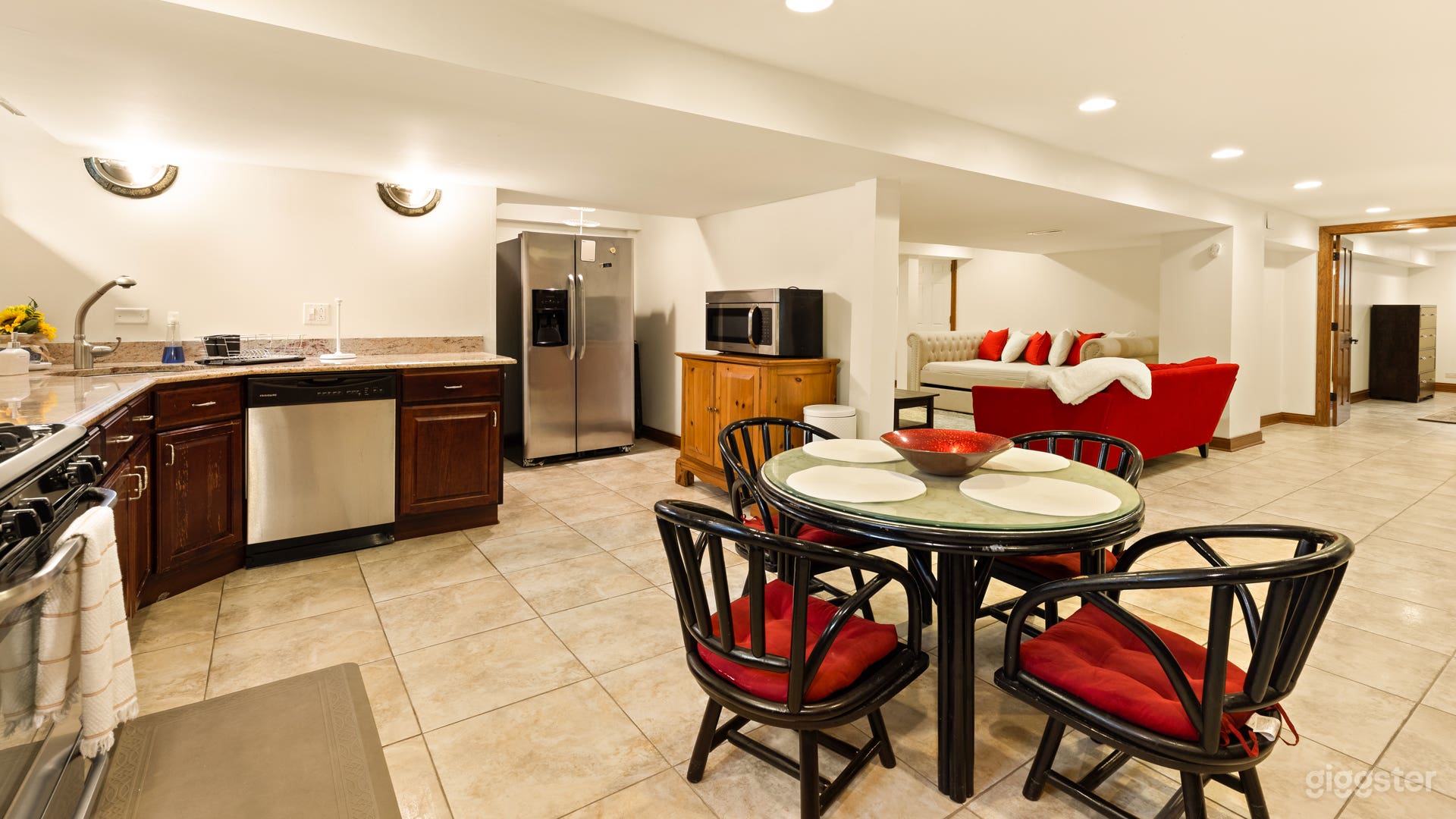 Luxury Suite in Glen Ellyn Photo 4