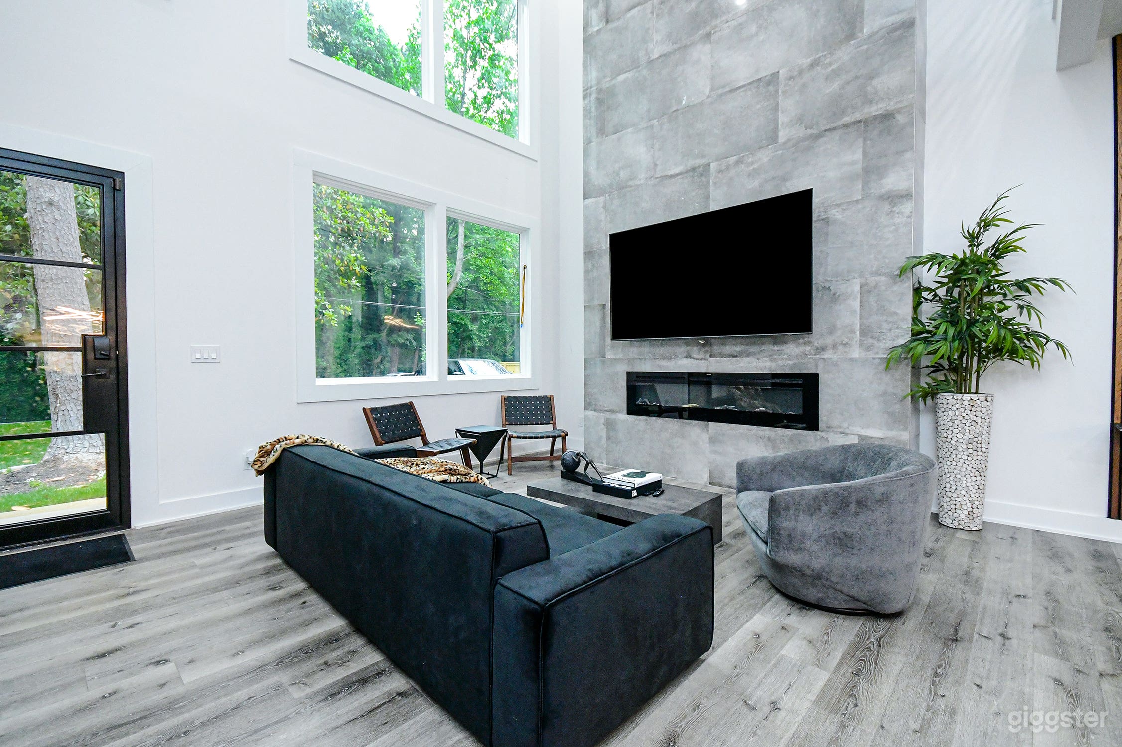 Luxury 3/3 Bedroom Custom Home  Photo 3