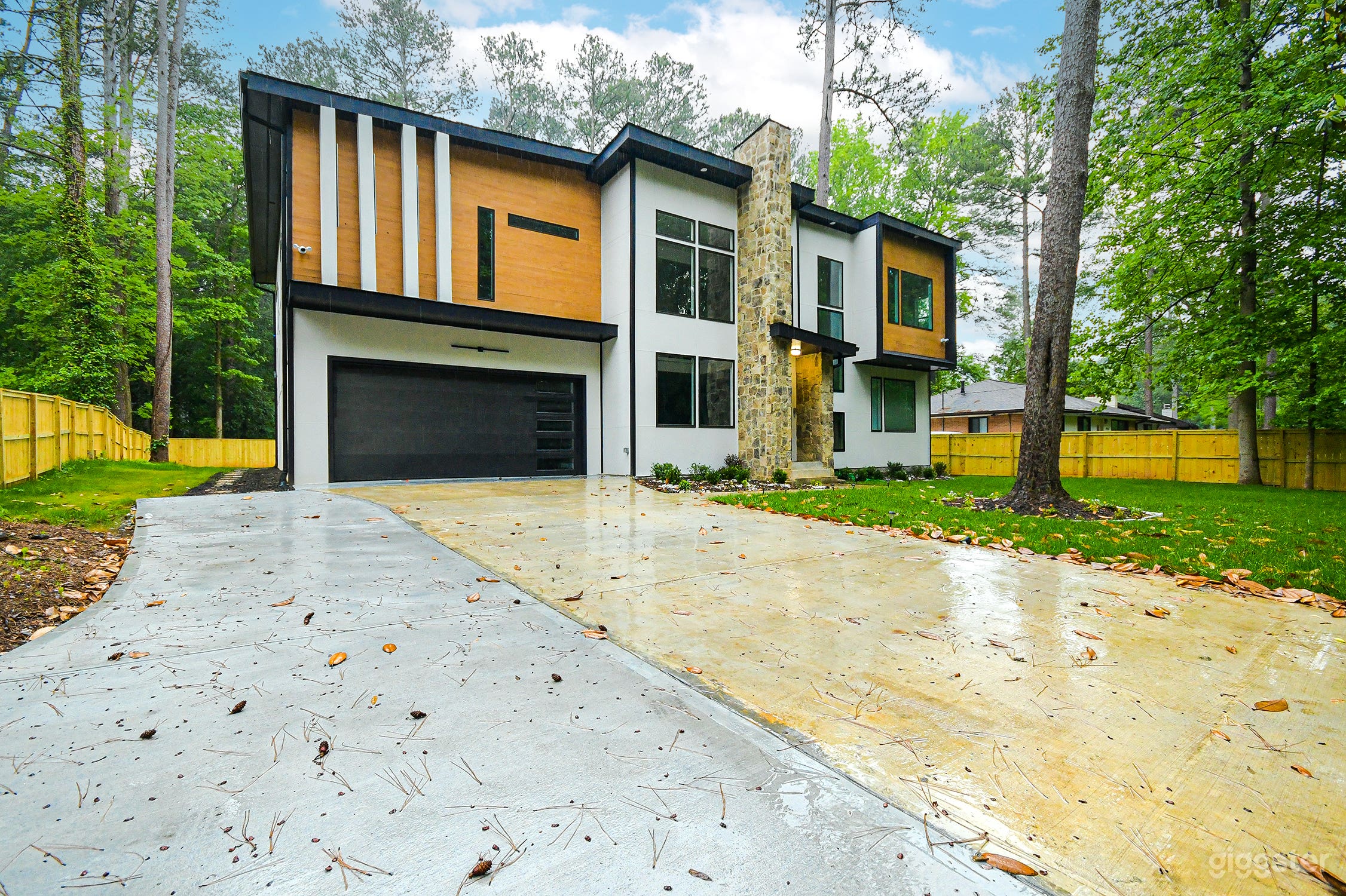 Luxury 3/3 Bedroom Custom Home  Photo 1