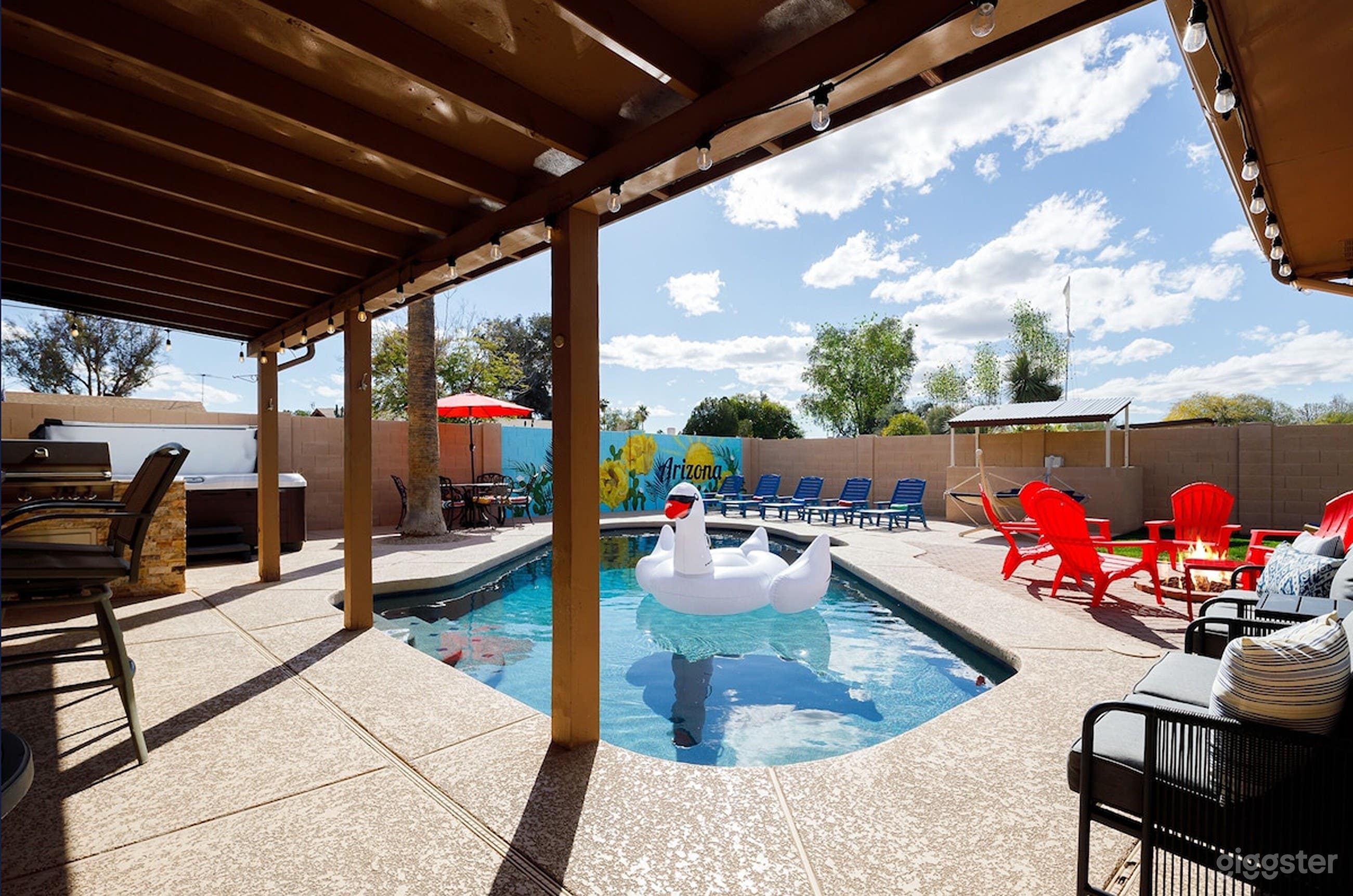 Beautiful 6-Bedroom Home With Pool (Full Buy Out) Photo 4