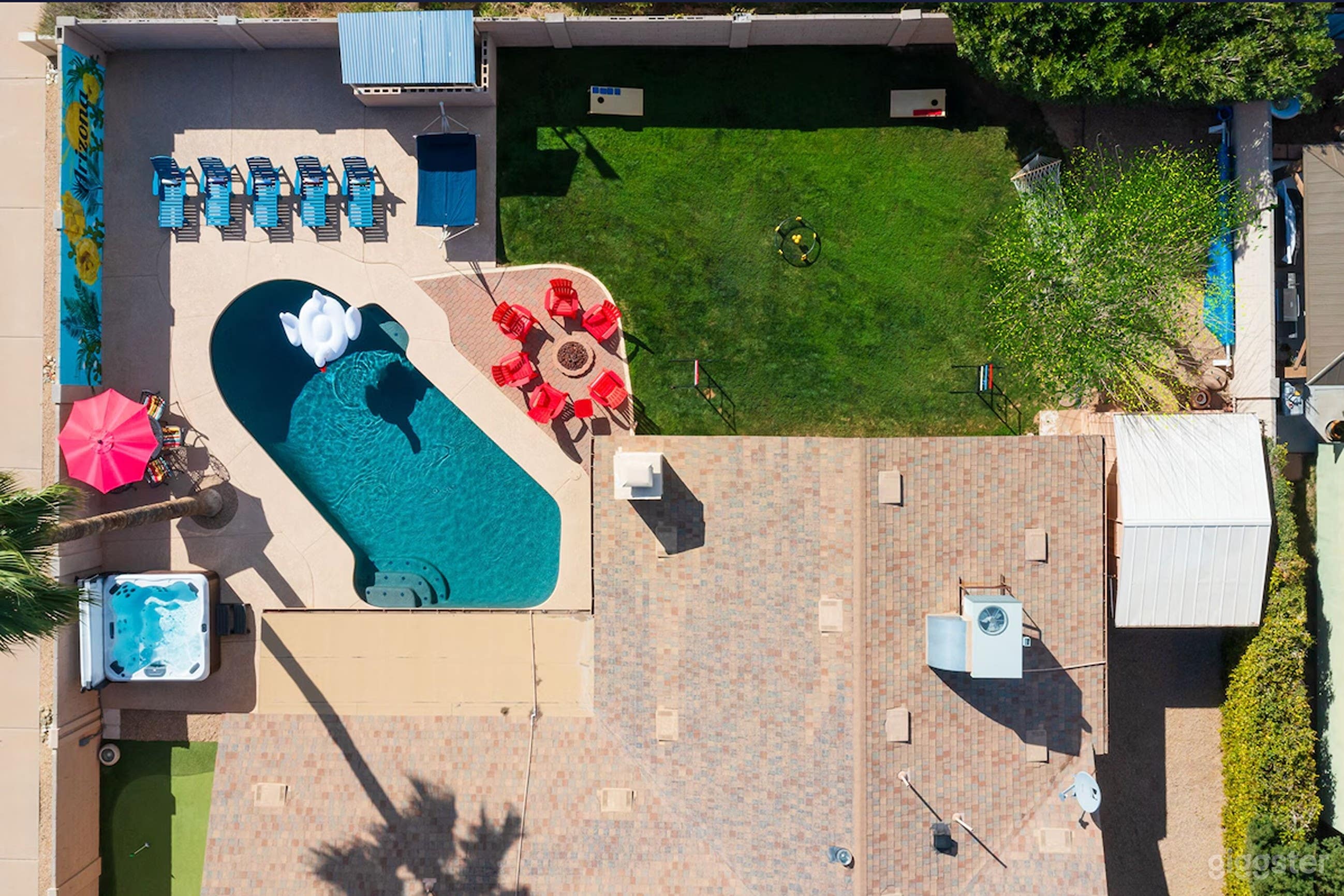 Beautiful 6-Bedroom Home With Pool (Full Buy Out) Photo 1