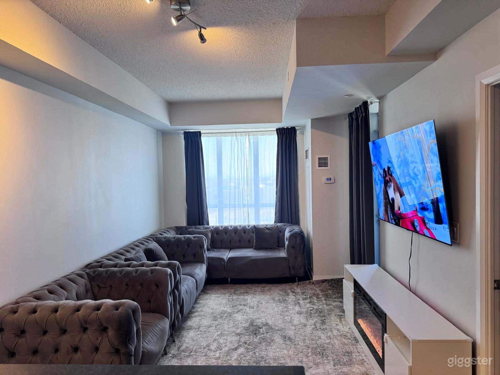 The Skyline Escape Luxury Suite With Stunning City Photo 1