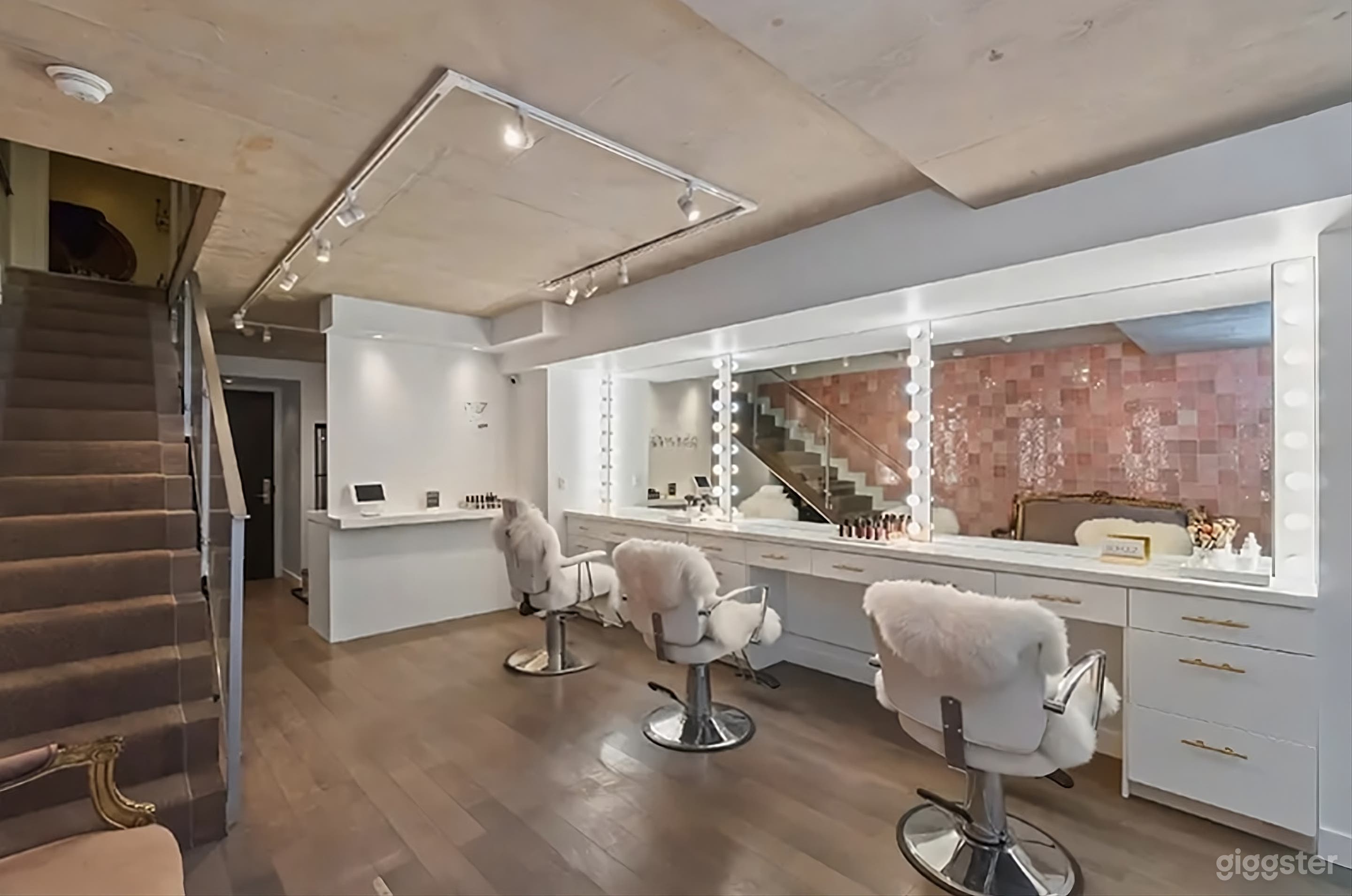 Beauty Studio With Vanity Stations Photo 1