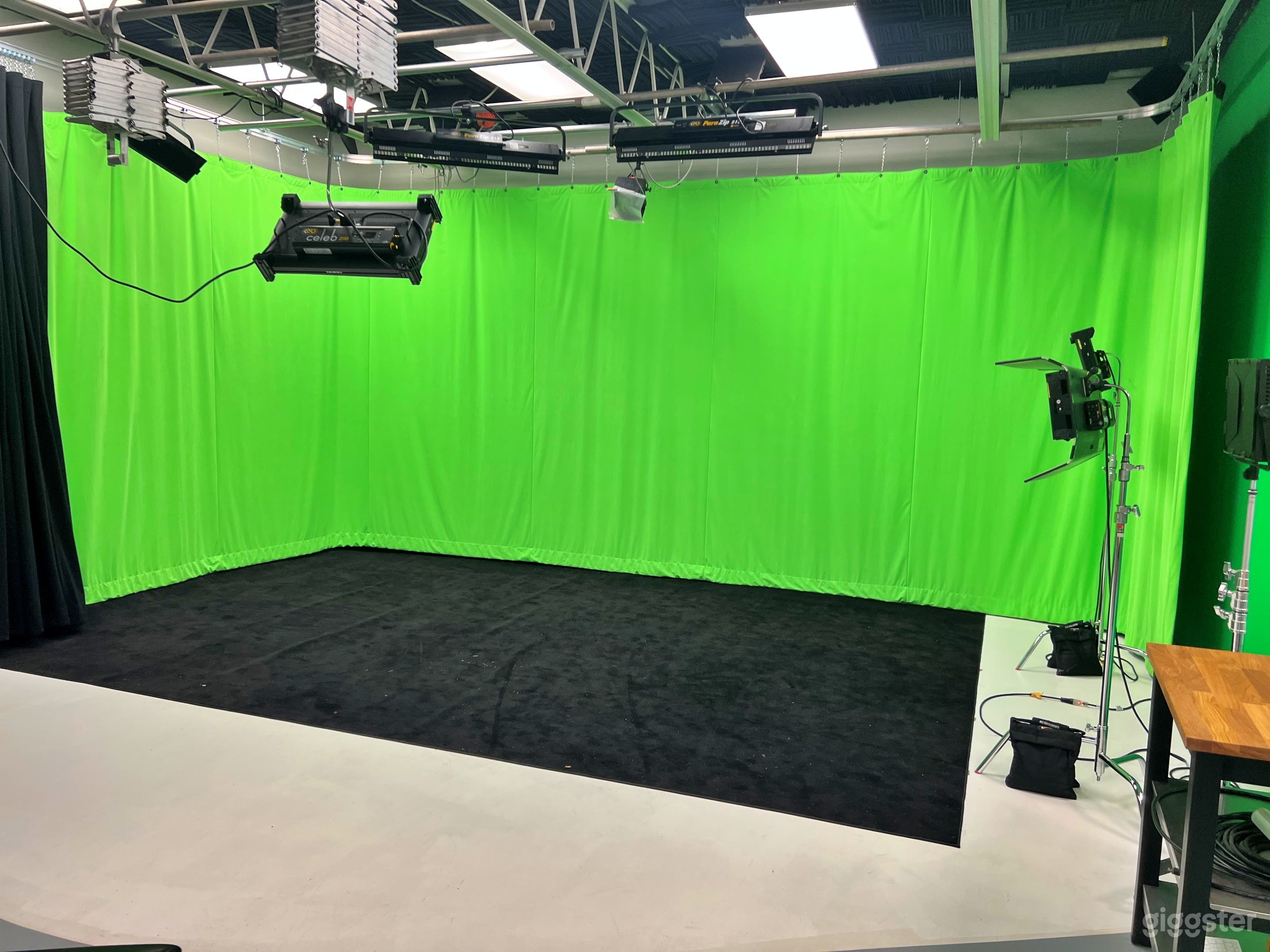 Shooting Stage with Cyclorama Wall Photo 2