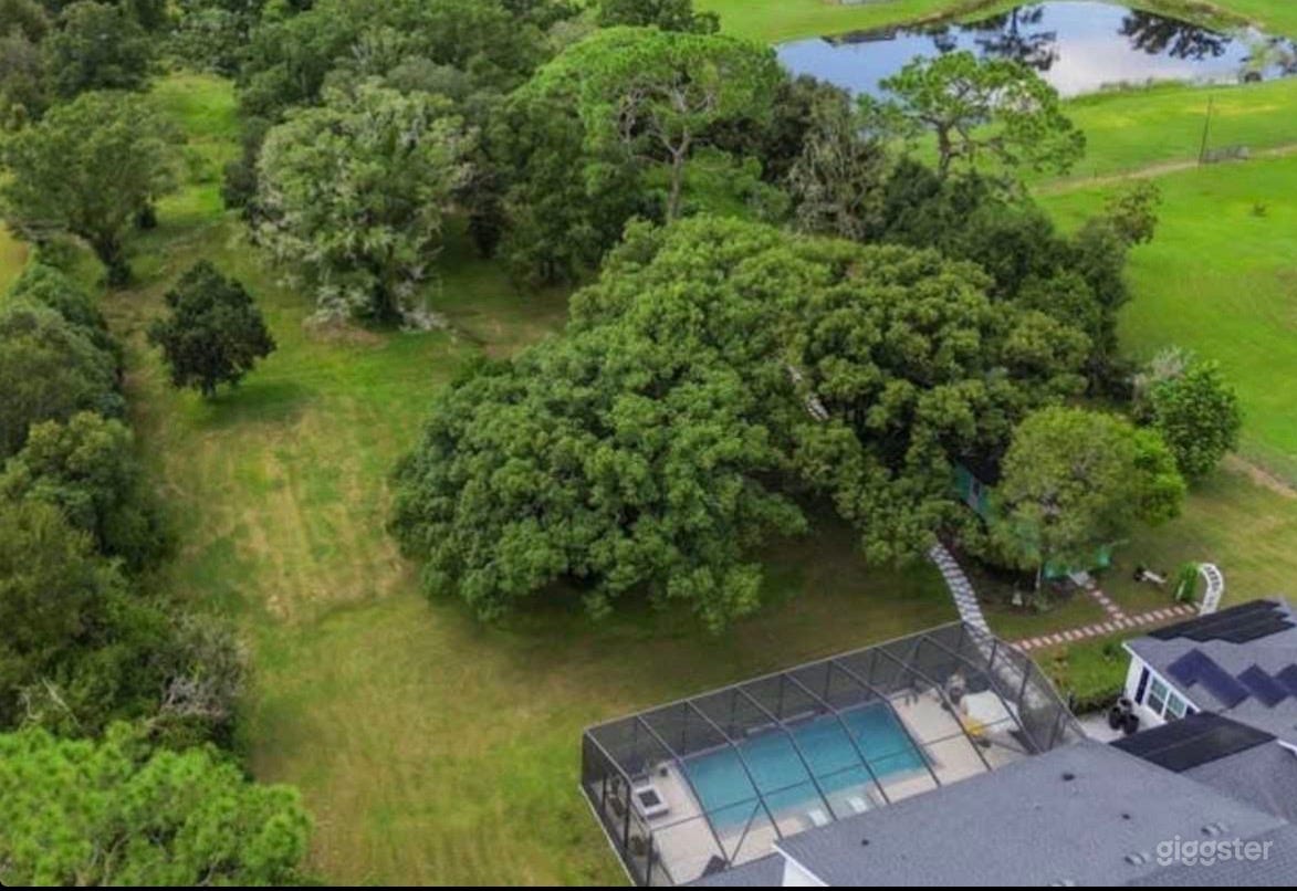 Private 5-Acre Estate with Pool & Gardens Photo 3