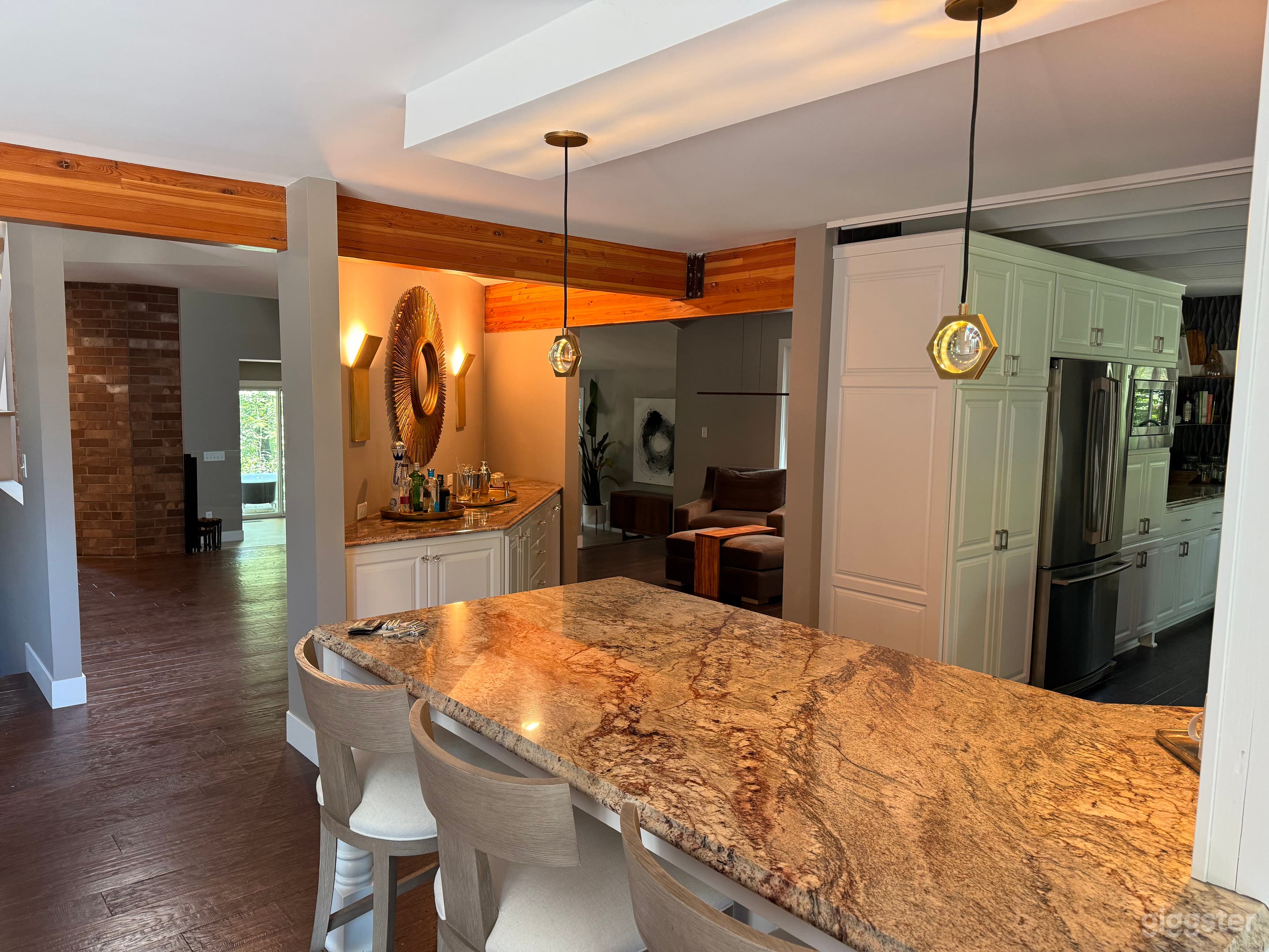 Large Mid-Century Modern Home on private acreage Photo 3