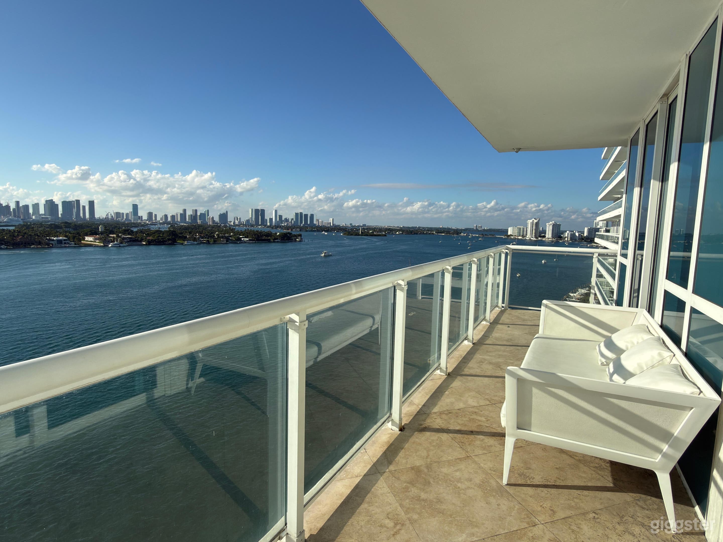 LUXURY PRODUCTION PLACE Photo 1