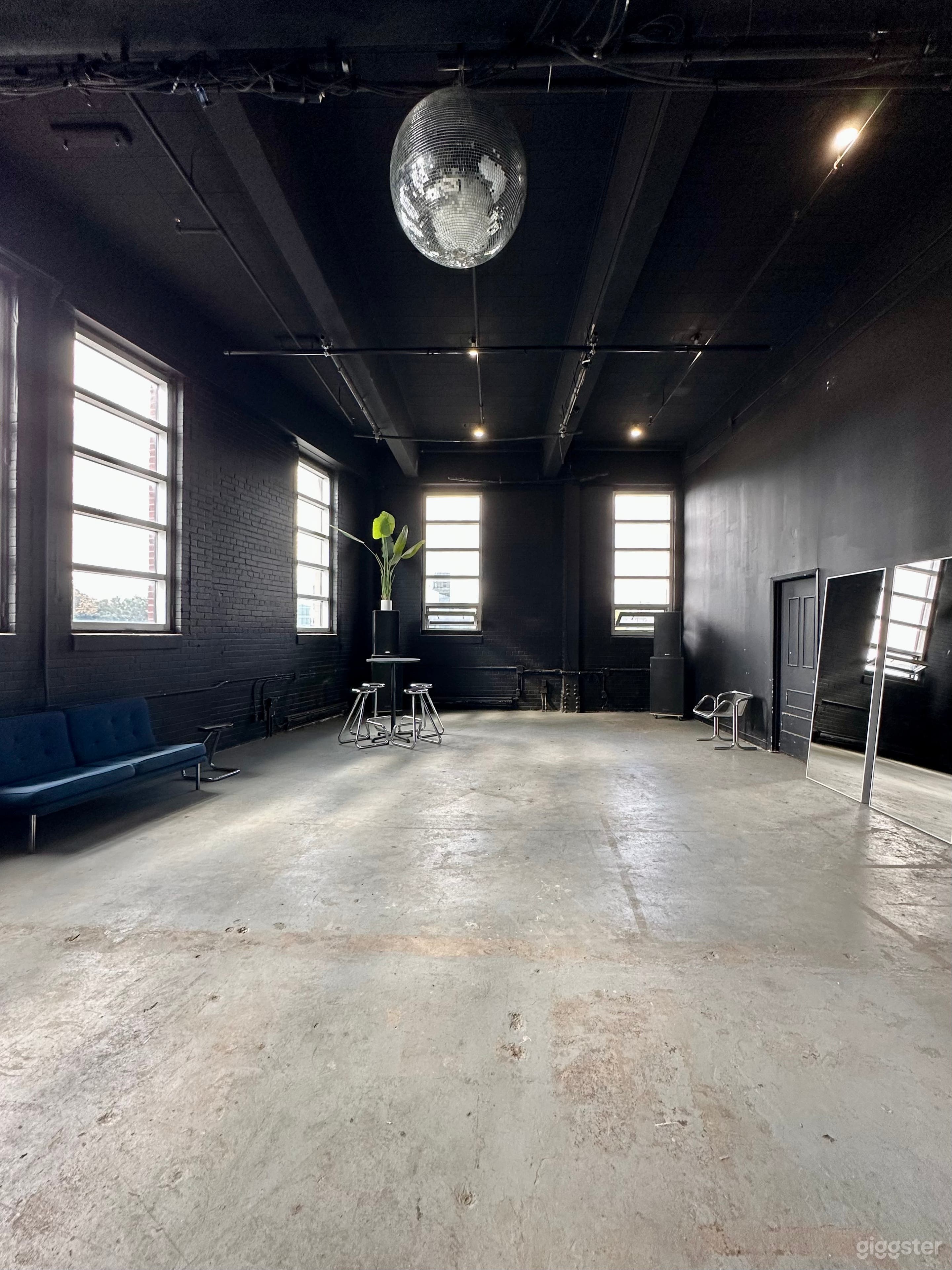 Production Studio | Downtown Montreal Photo 4