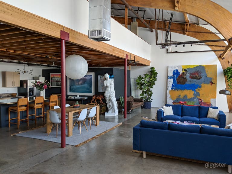  Sun Drenched Tribeca Style Loft in LA 