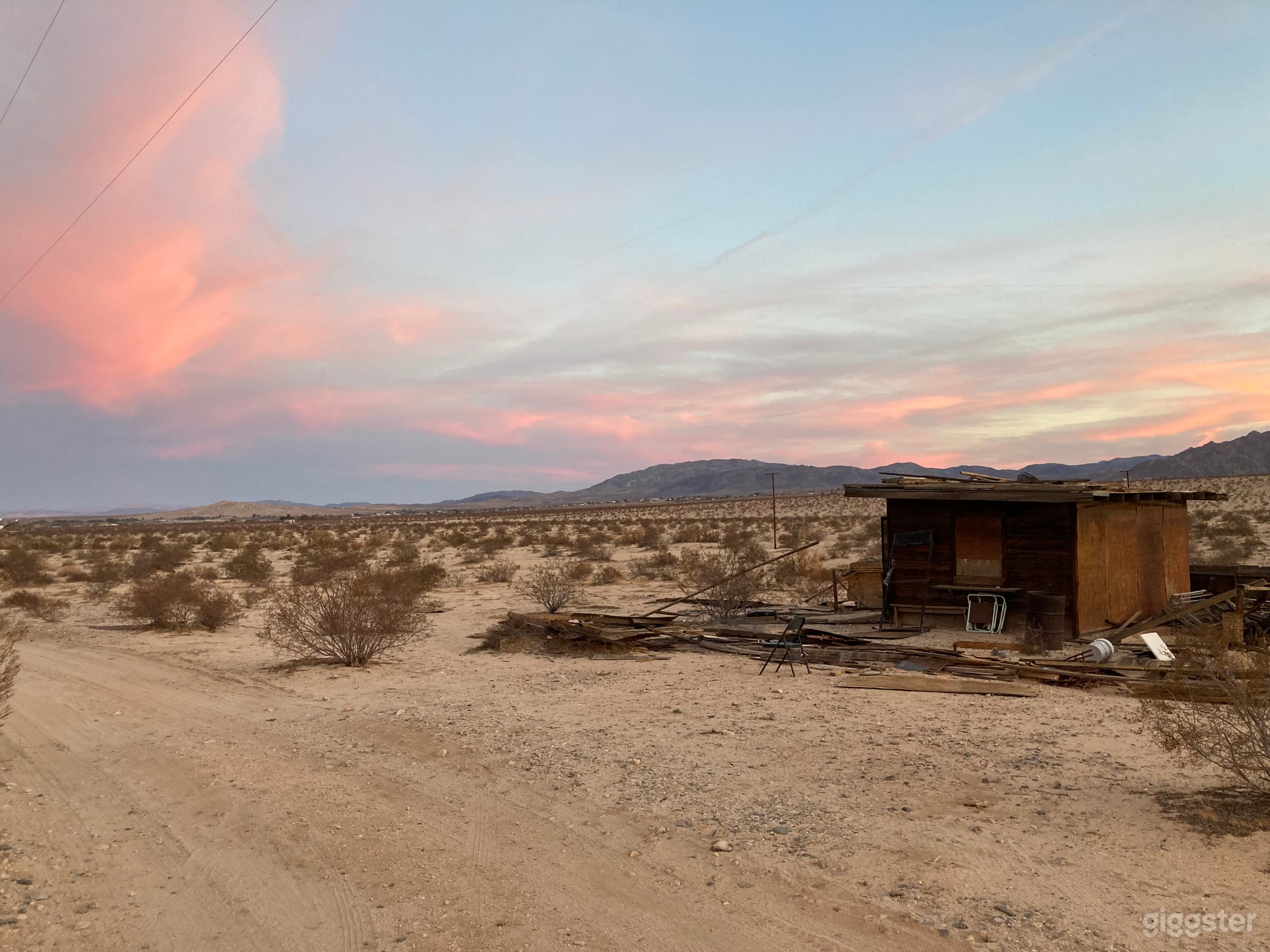 Desert rustic remote wood cabin  Photo 4