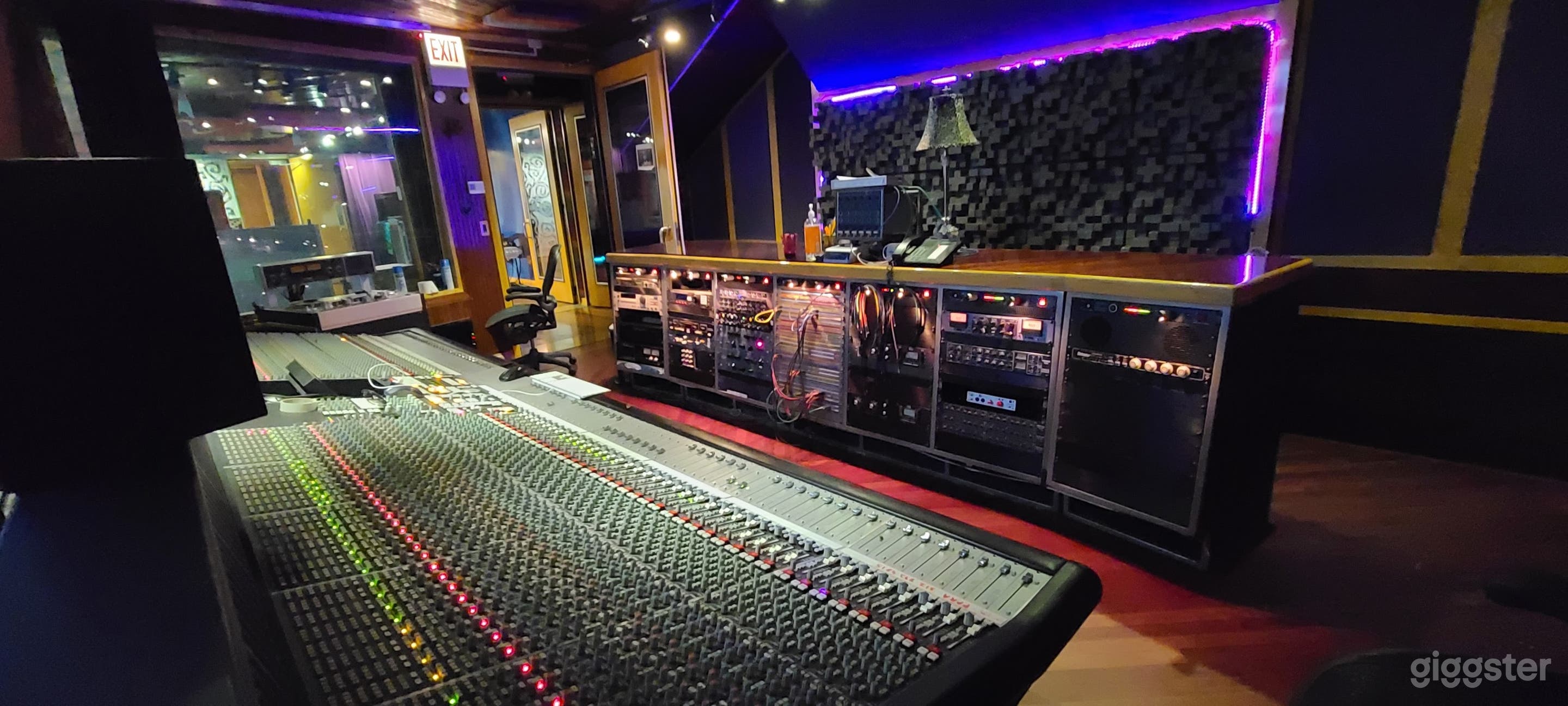 RECORDING STUDIO #303 Photo 1