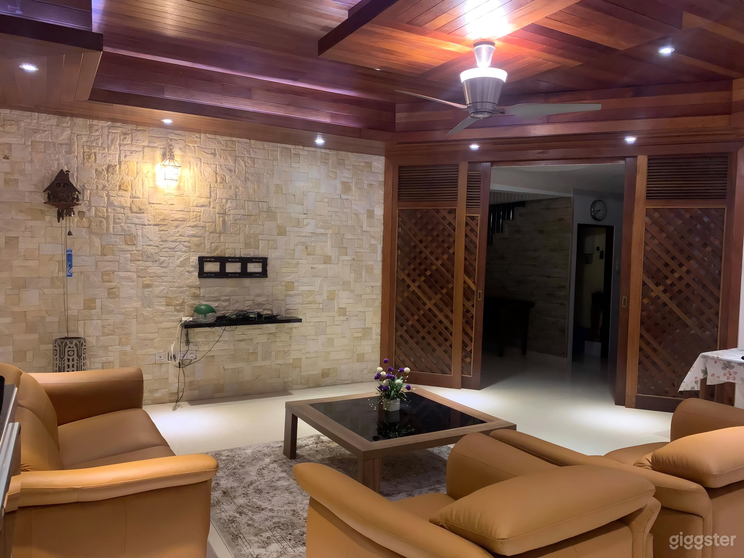Traditional wooden and brick house Photo 4