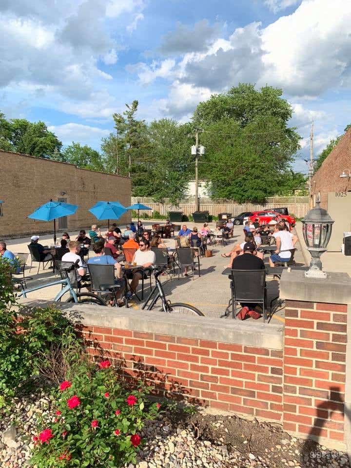 Fantastic Beer Garden in Glenview Photo 2