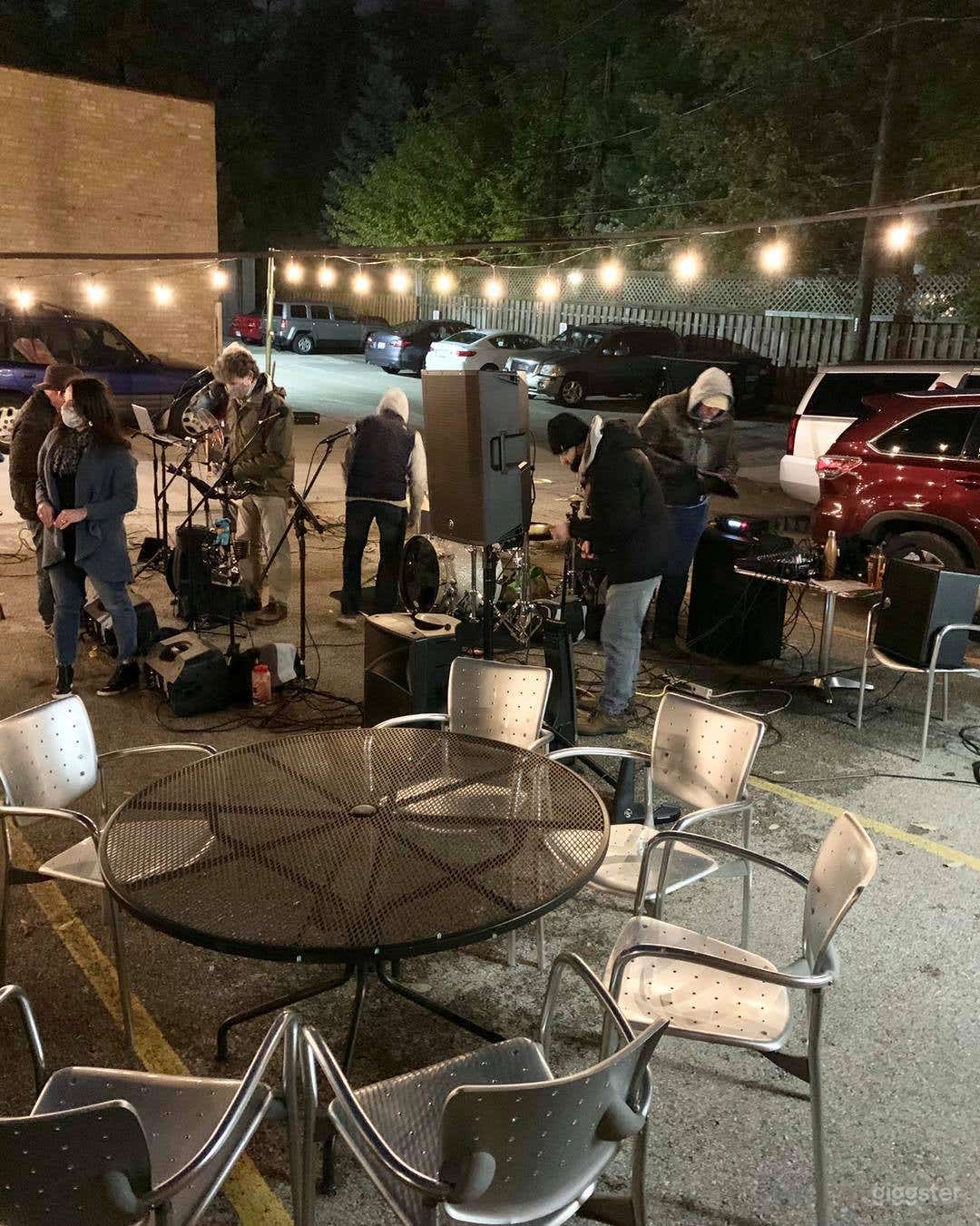 Fantastic Beer Garden in Glenview Photo 3