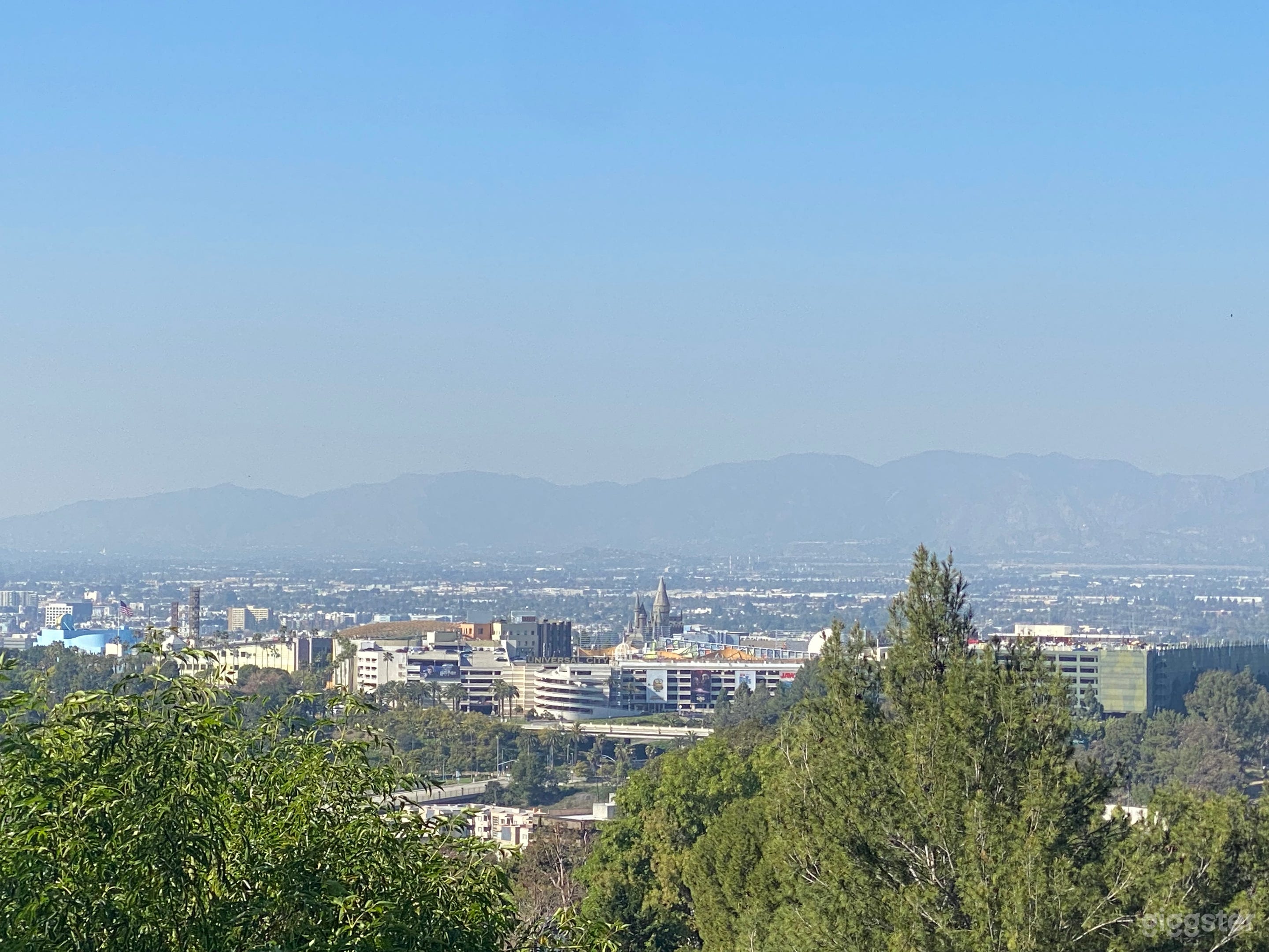 Hollywood hills with great views  Photo 1