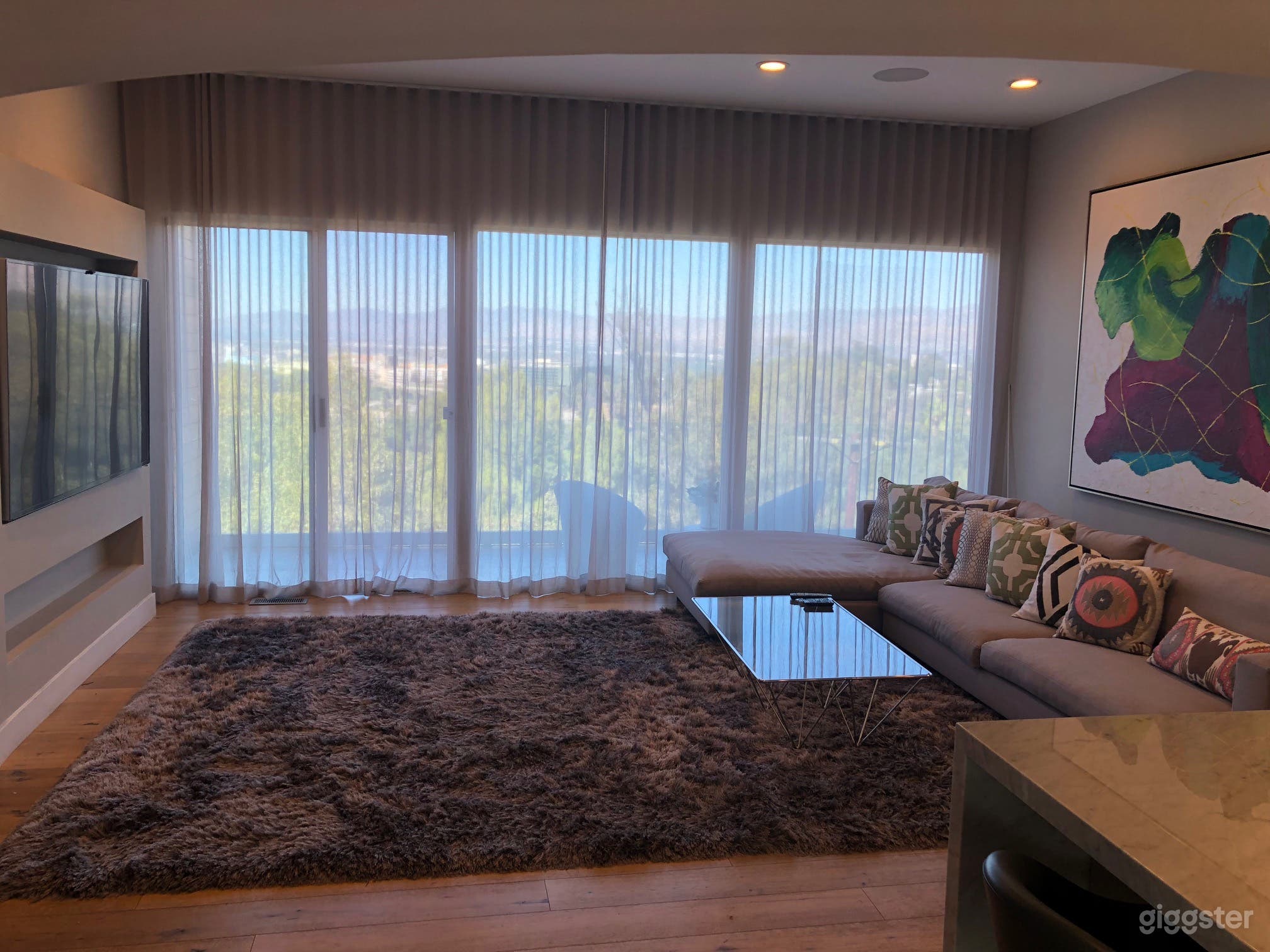 Living room with great views and high ceiling 