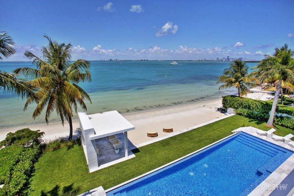 Miami Vice Oceanfront Pool Photo 1