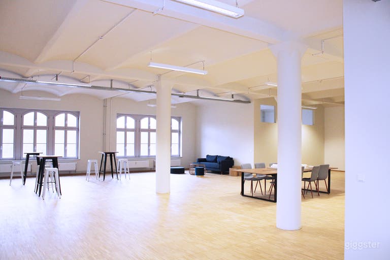  438 m² 3rd-floor space for events and film productions 