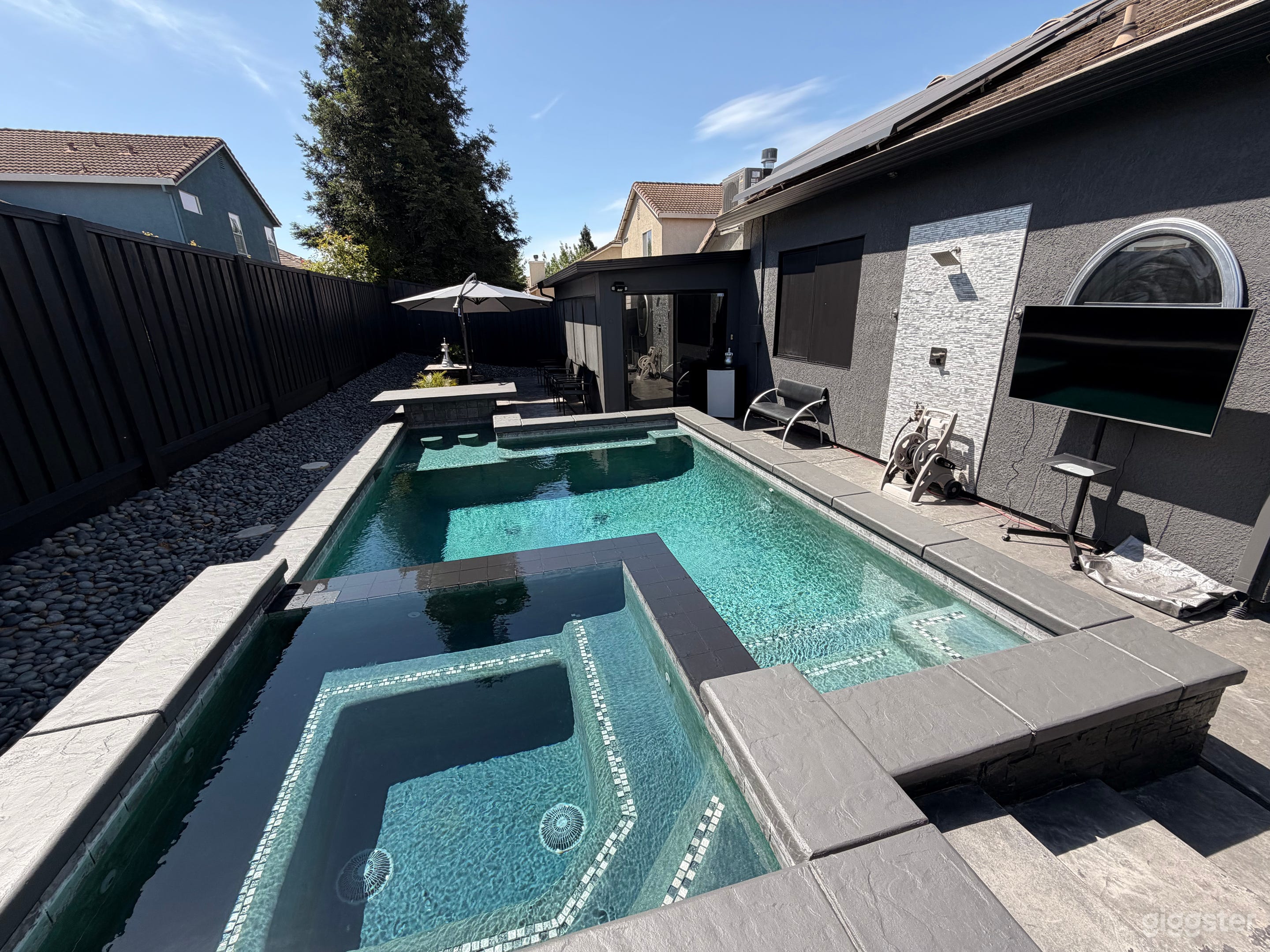 CHIC ELK GROVE OASIS WITH SPA Photo 2
