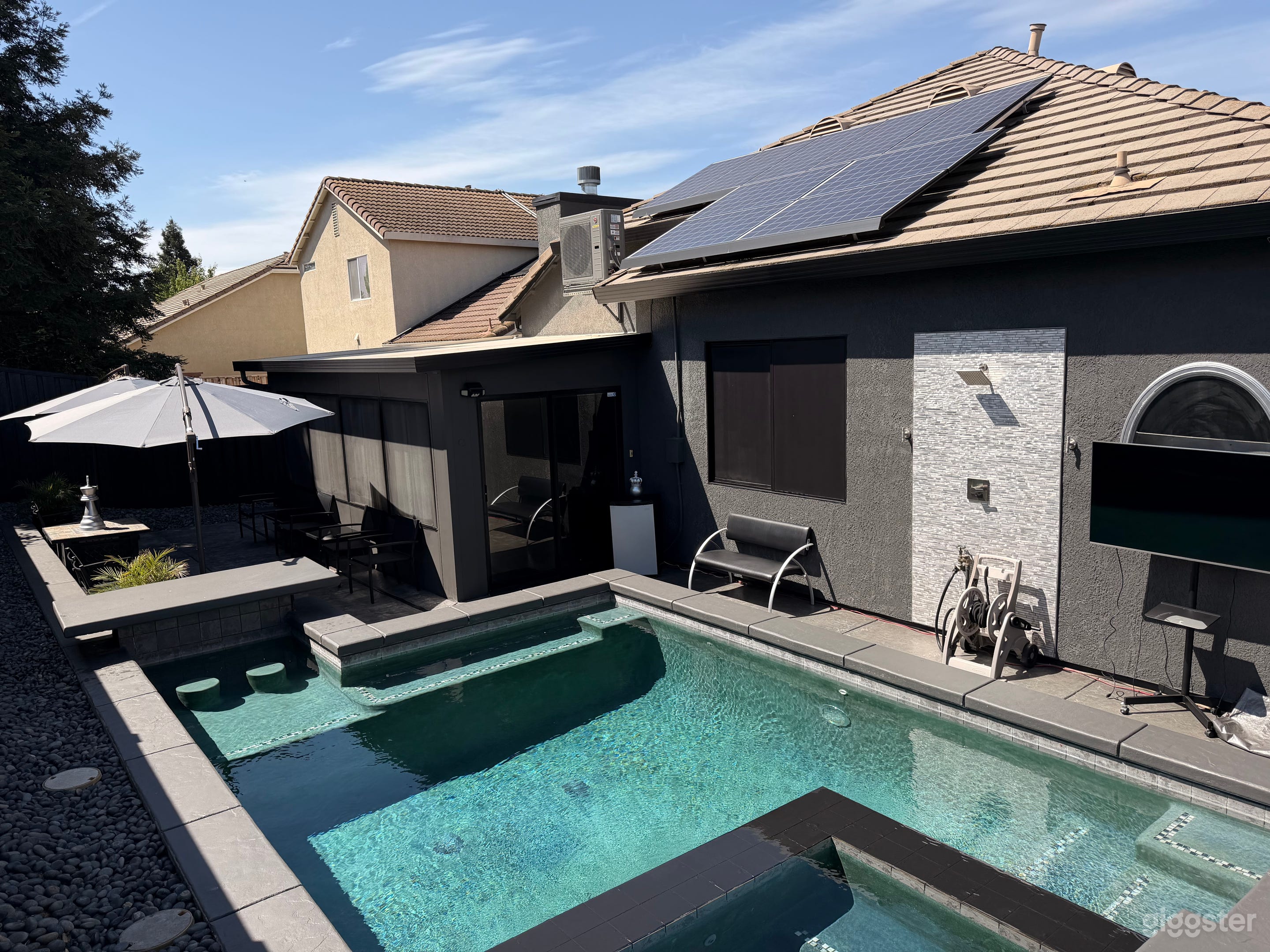 CHIC ELK GROVE OASIS WITH SPA Photo 3