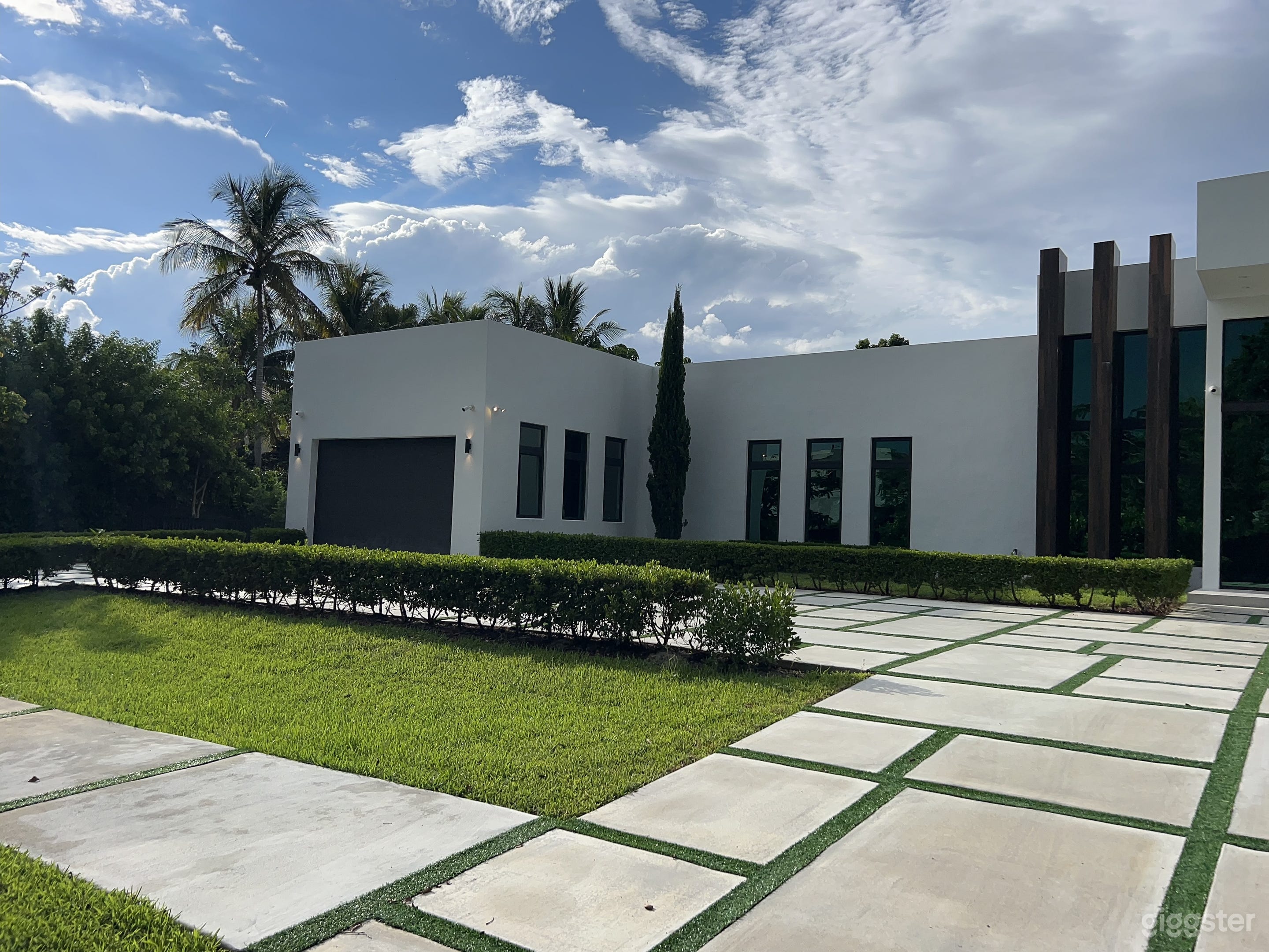 Contemporary Pinecrest Mansion Photo 2