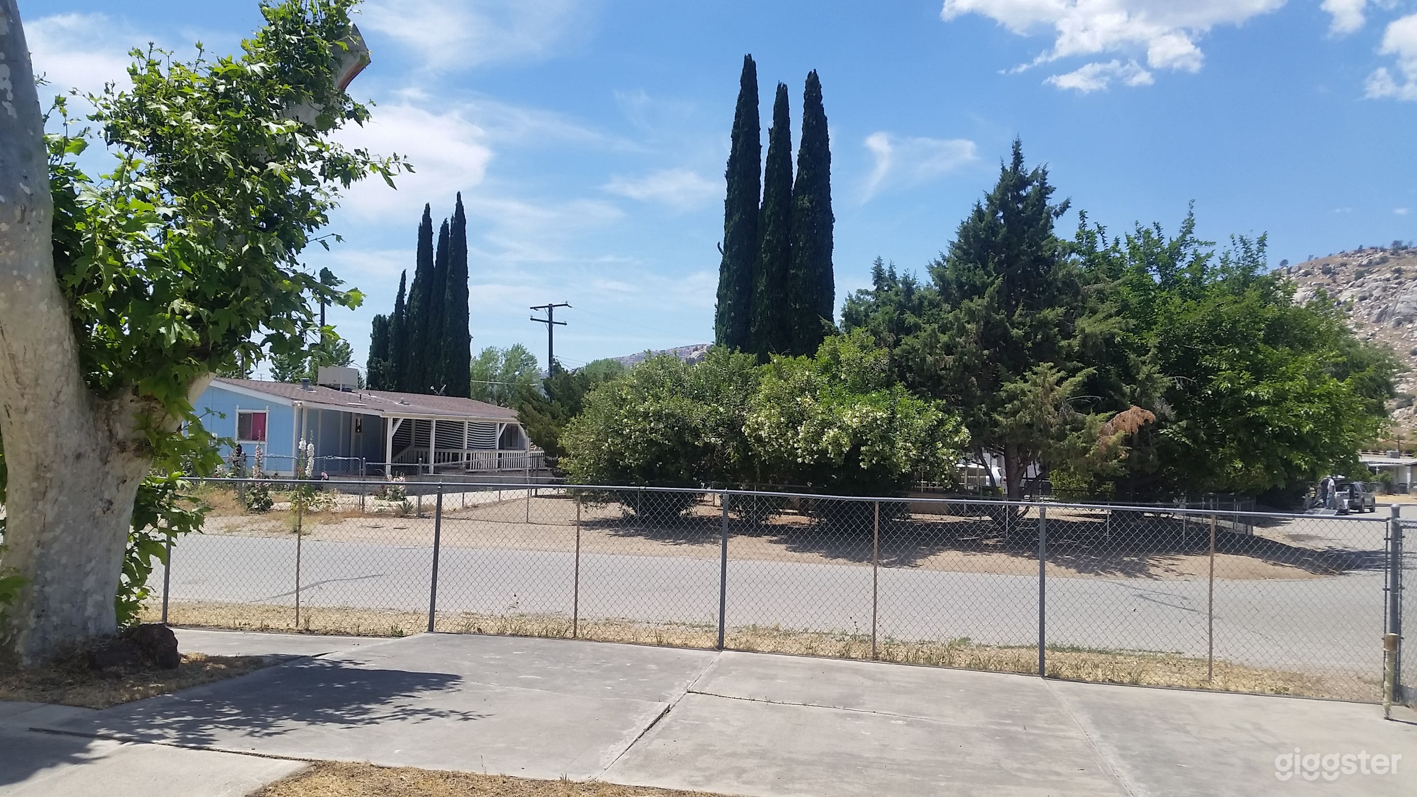 View to the street, no parking restrictions