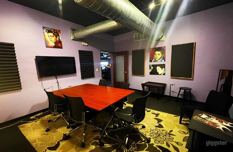  Conference Room with Artistic Vibe 