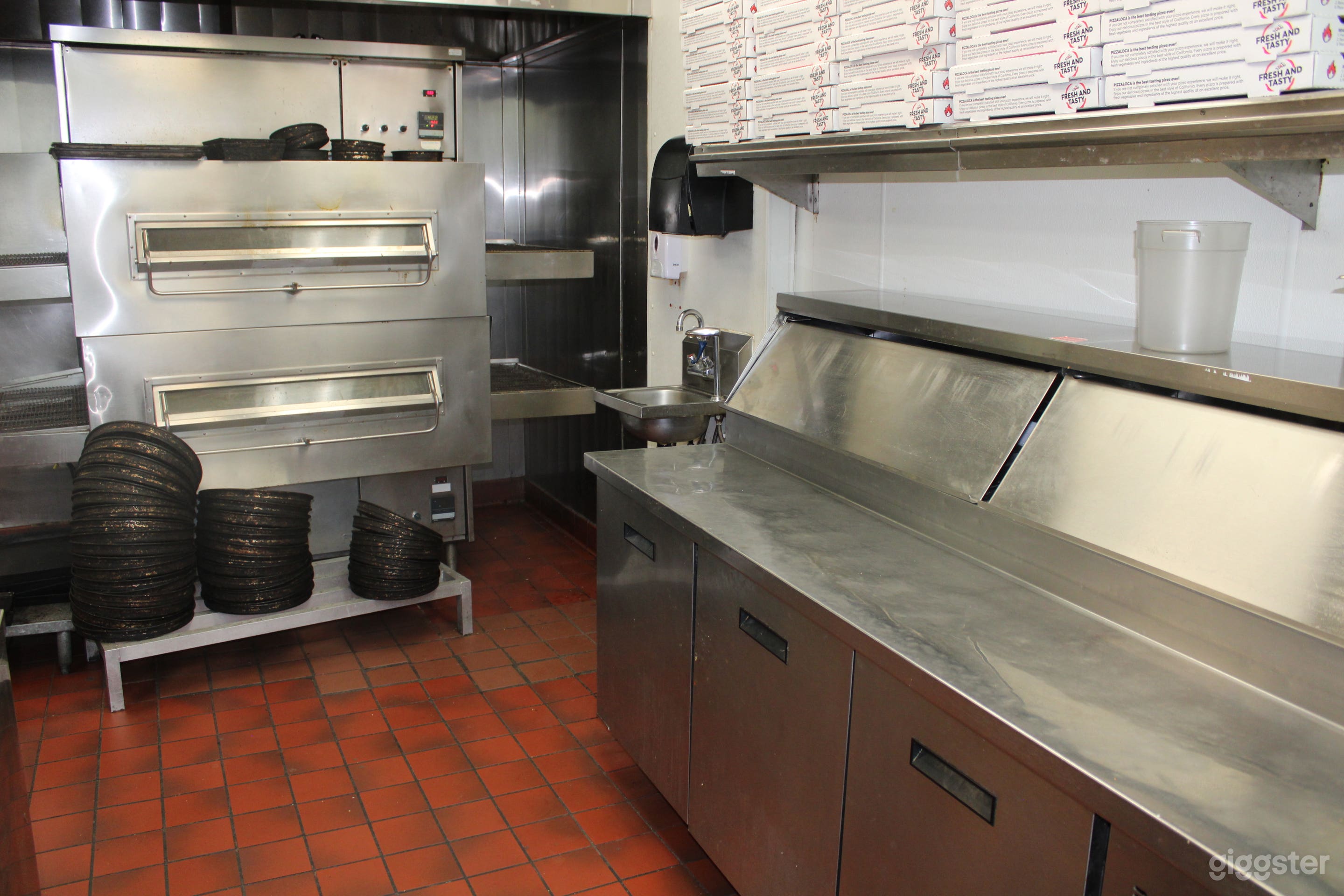 Perfect for Filming Pizza Restaurant in Santa Ana Photo 4