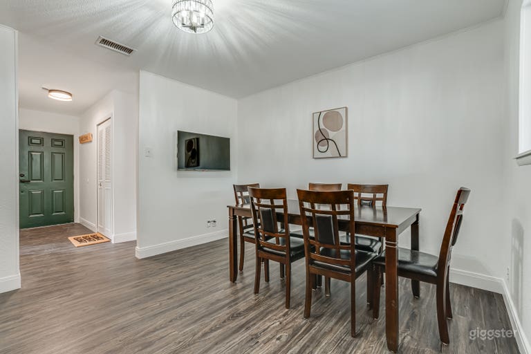  Cozy Retreat Near Downtown SA 