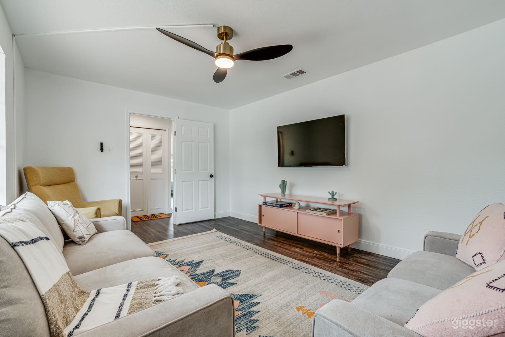 Cozy Retreat Near Downtown SA Photo 1