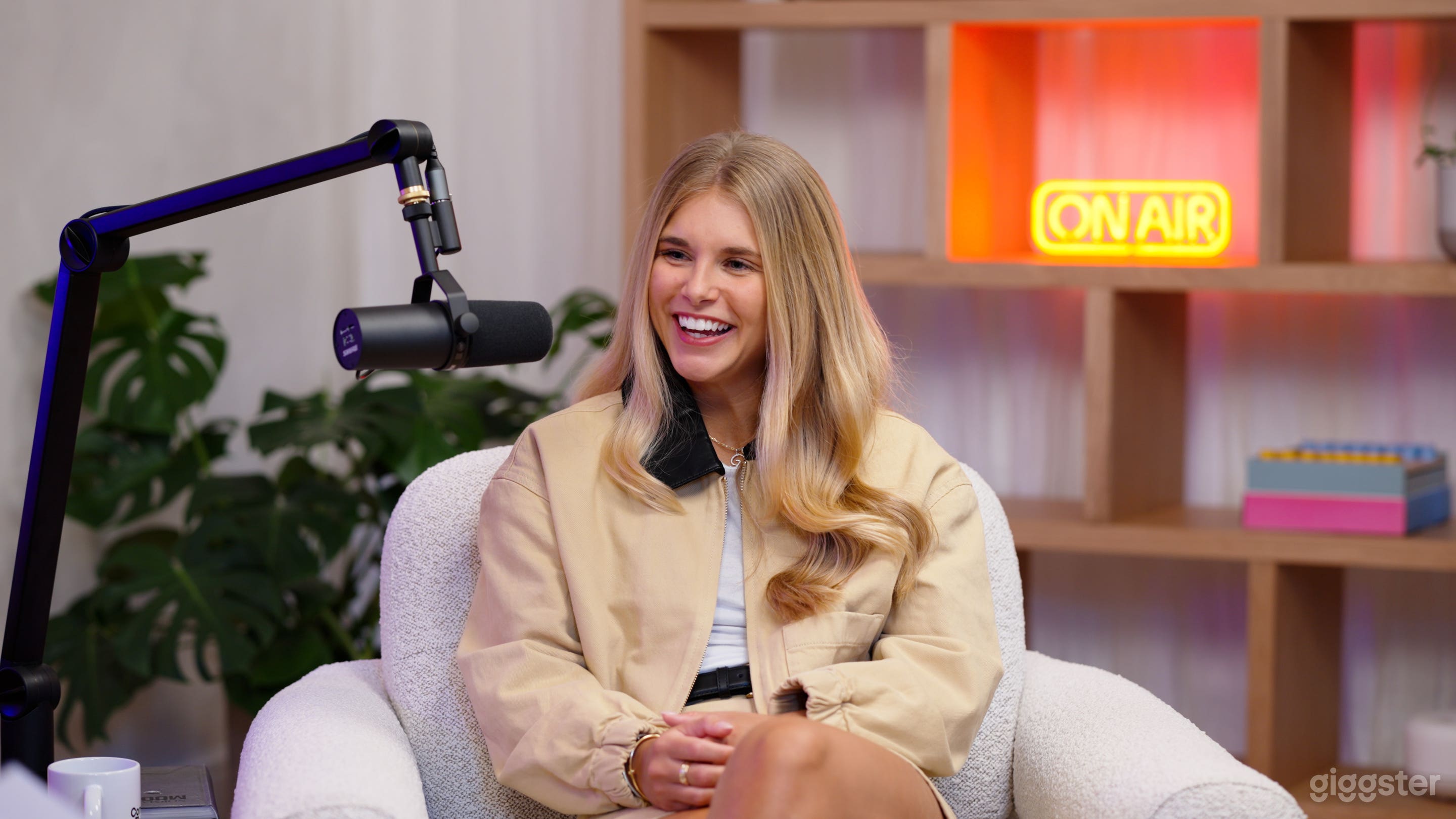 A bright and modern space with customisable signage and props. 