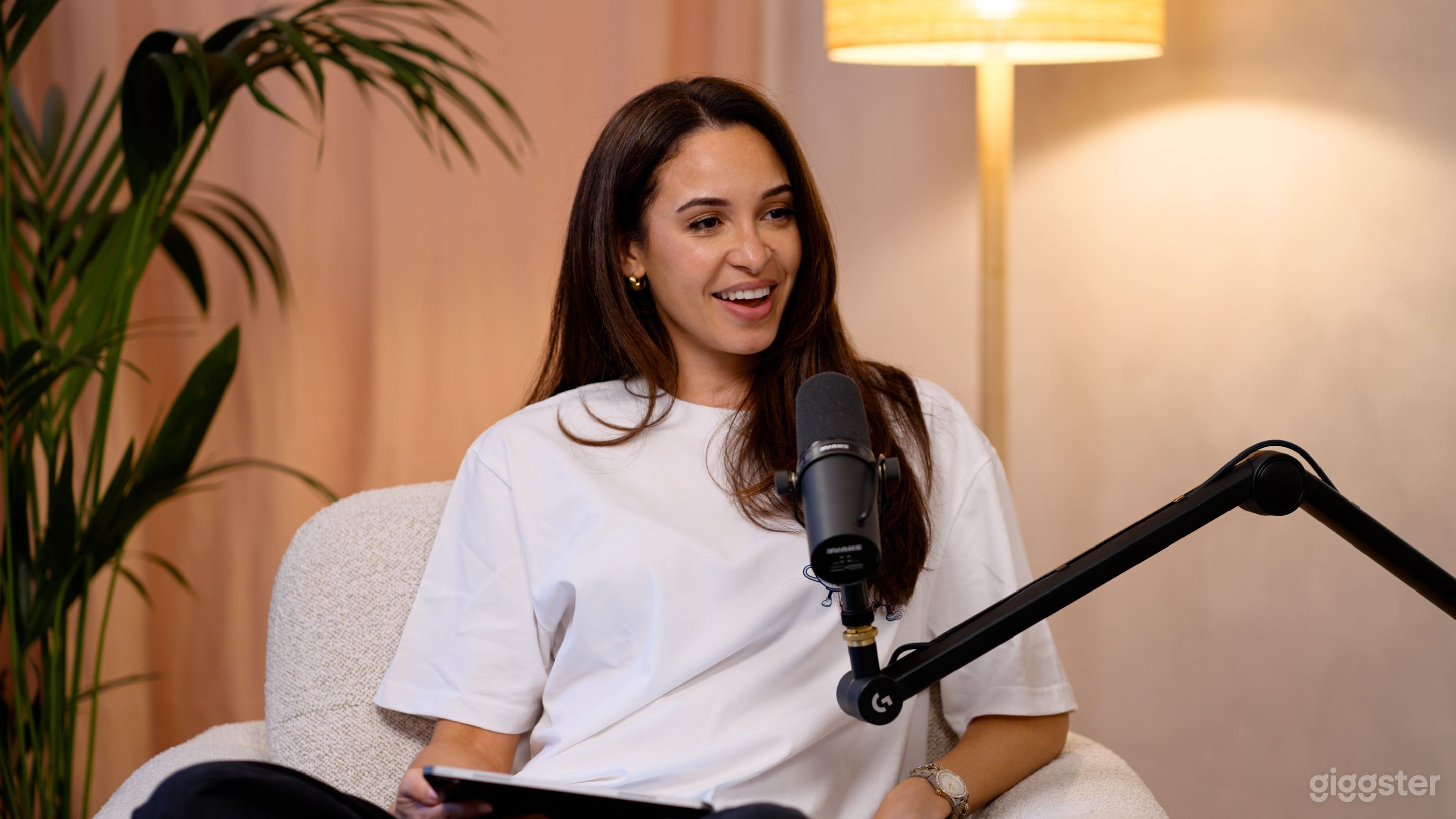 Fully customise the background curtain colour. 5 options available and more on request. 