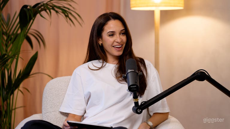  Fully customise the background curtain colour. 5 options available and more on request.  